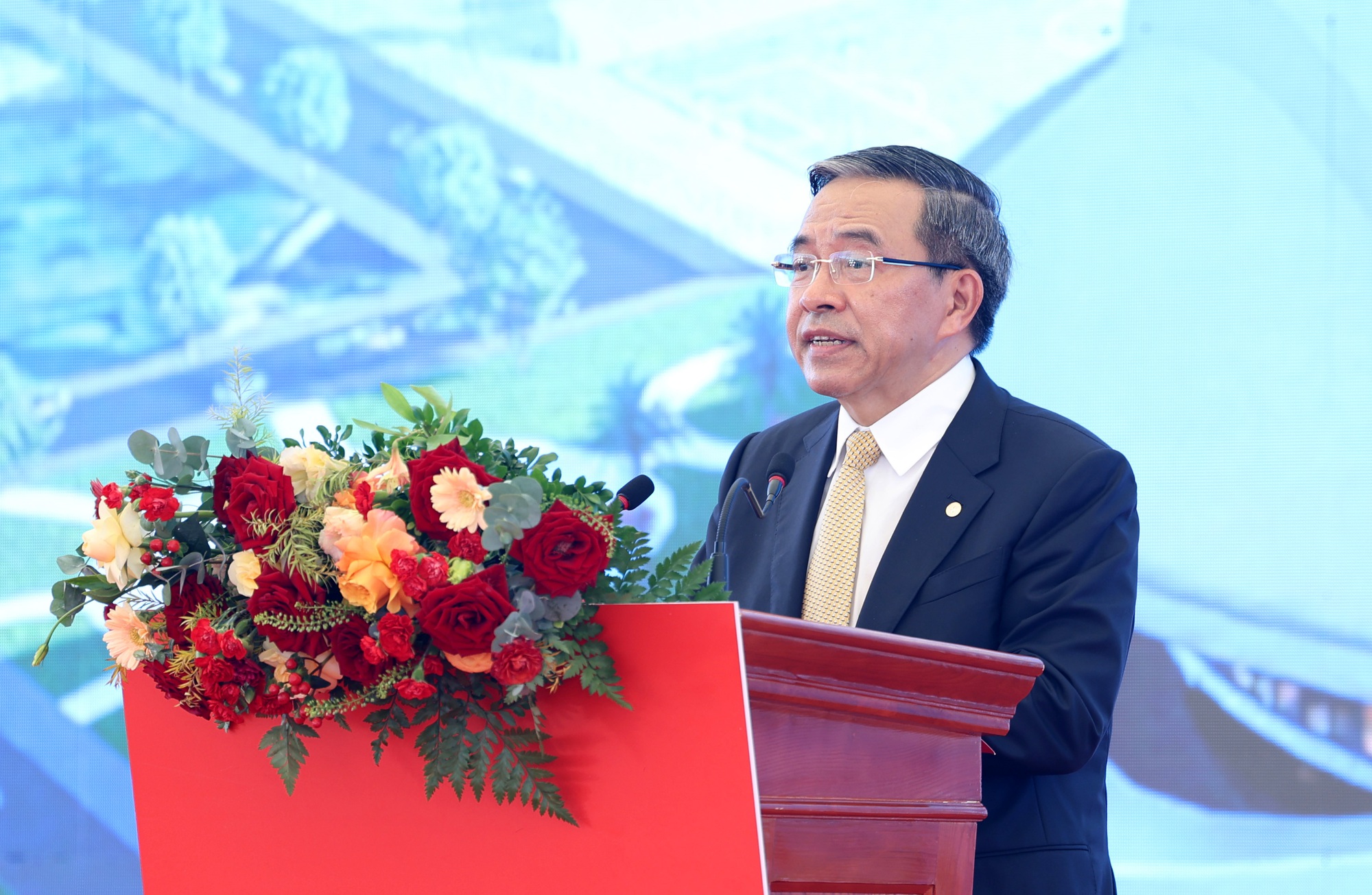 Ông Phạm Thiếu Hoa, Chủ tịch Công ty CP Vinhomes cho biết, sân vận động PVF được định hướng trở thành công trình thể thao Top đầu châu Á, nằm trong quần thể tổ hợp thể thao – dịch vụ 92ha - Ảnh VGP/Đức Tuân Ông Phạm Thiếu Hoa, Chủ tịch Công ty CP Vinhomes cho biết, sân vận động PVF được định hướng trở thành công trình thể thao Top đầu châu Á, nằm trong quần thể tổ hợp thể thao – dịch vụ 92ha - Ảnh VGP/Đức Tuân
