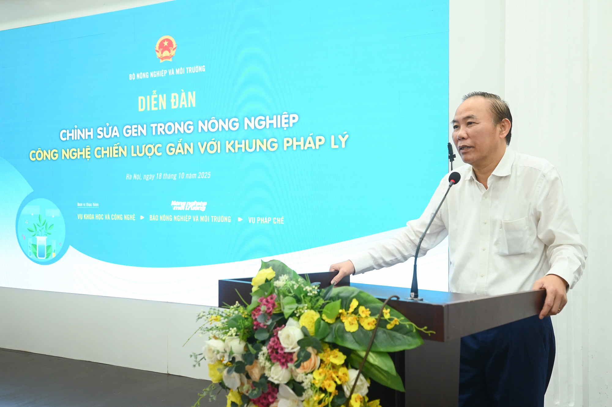 Thứ trưởng Bộ NN&MT Phùng Đức Tiến khẳng định công nghệ sinh học được xem là mũi nhọn với tiềm năng đột phá trong nông nghiệp - Ảnh: VGP/Đỗ Hương Thứ trưởng Bộ NN&MT Phùng Đức Tiến khẳng định công nghệ sinh học được xem là mũi nhọn với tiềm năng đột phá trong nông nghiệp - Ảnh: VGP/Đỗ Hương