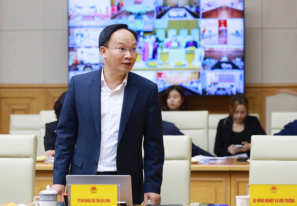 Ông Phạm Văn Thịnh, Phó Chủ tịch UBND tỉnh Bắc Ninh phát biểu ý kiến tại điểm cầu Trung ương. Ông Phạm Văn Thịnh, Phó Chủ tịch UBND tỉnh Bắc Ninh phát biểu ý kiến tại điểm cầu Trung ương.