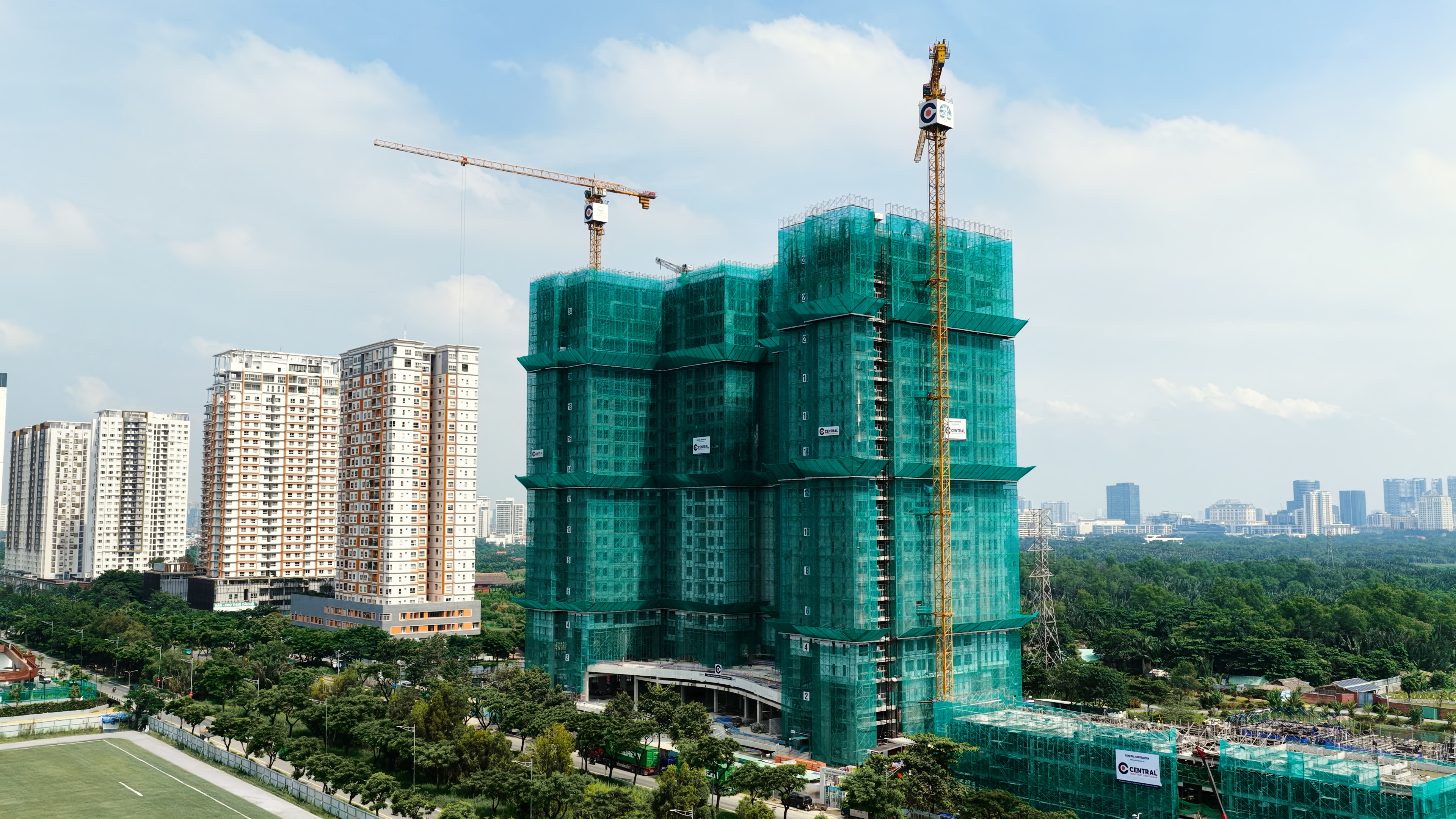 Dự án Essensia Sky vượt tiến độ cất nóc 60 ngày, hướng tới mục tiêu bàn giao vào quý IV/2026. Ảnh: Phú Long   Dự án Essensia Sky vượt tiến độ cất nóc 60 ngày, hướng tới mục tiêu bàn giao vào quý IV/2026. Ảnh: Phú Long