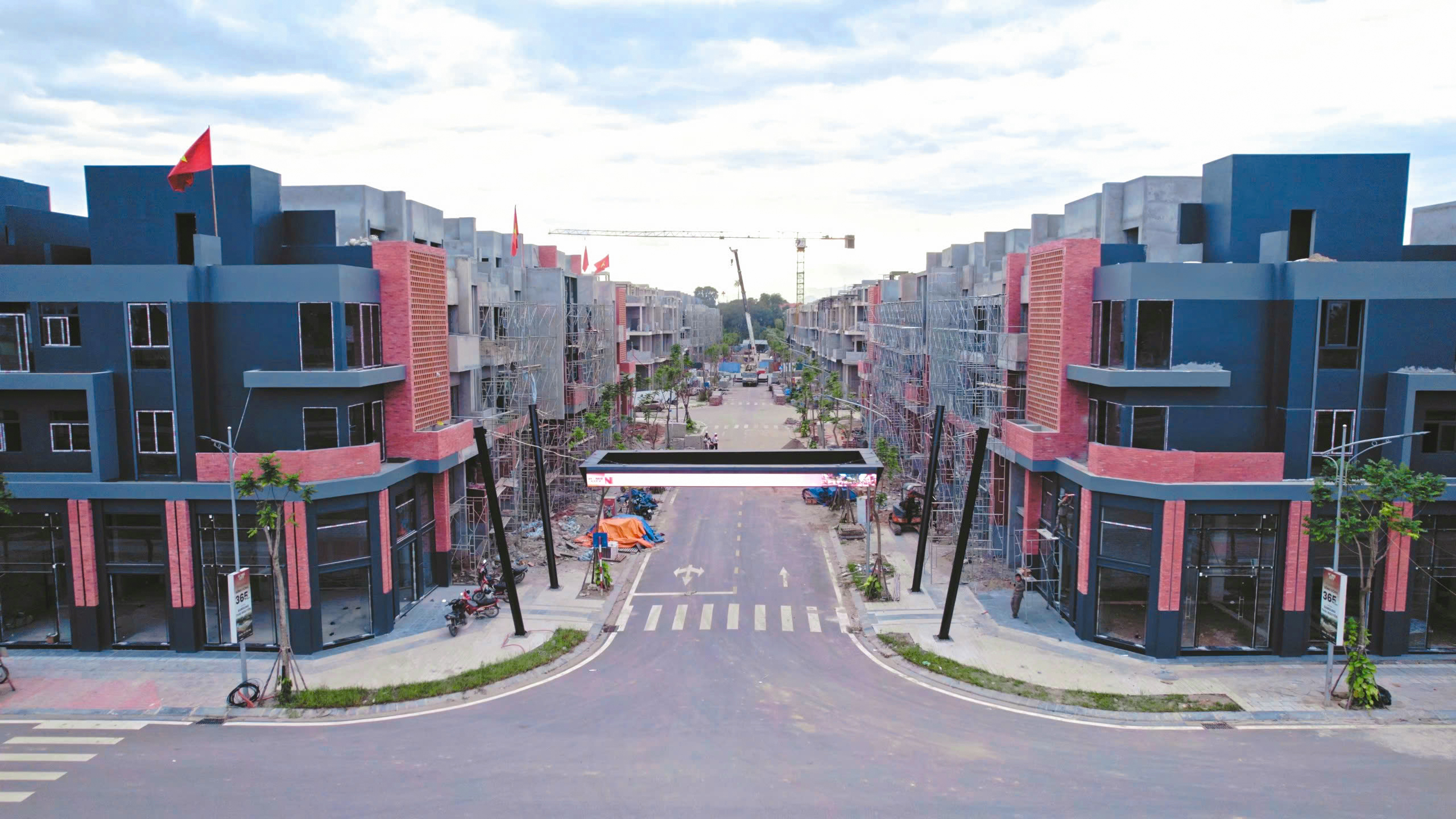 Ảnh dự án toàn cảnh: Mặt bằng lãi suất vay mua nhà đang ở mức thấp, tạo điều kiện cho người mua ở thực tiếp cận bất động sản dễ dàng hơn. Ảnh dự án toàn cảnh: Mặt bằng lãi suất vay mua nhà đang ở mức thấp, tạo điều kiện cho người mua ở thực tiếp cận bất động sản dễ dàng hơn.