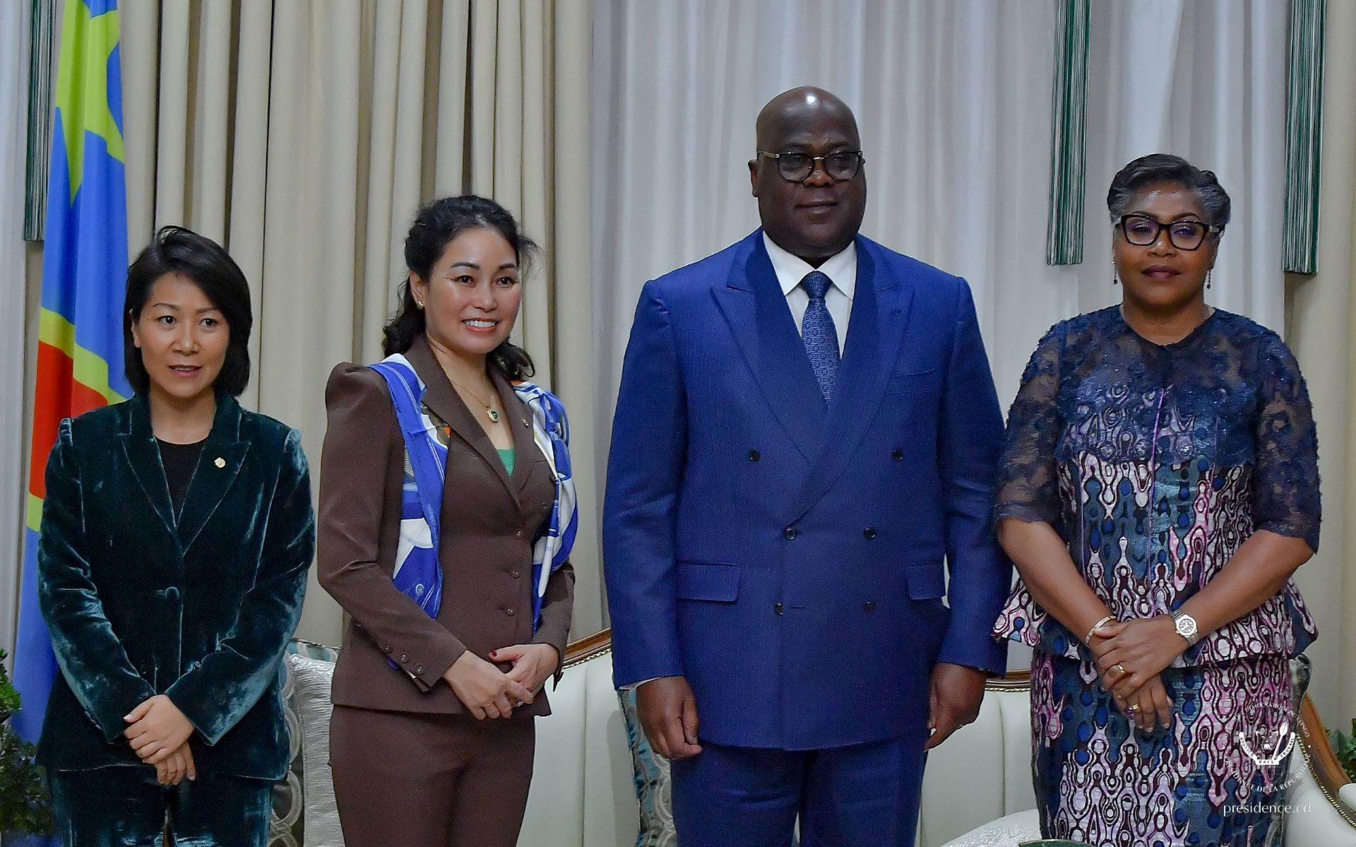 Tổng thống CHDC Congo - ông Félix Tshisekedi (thứ 2 từ phải sang), Thủ tướng CHDC Congo - Bà Judith Suminwa Tuluka (ngoài cùng bên phải) và Bà Lê Thị Thu Thuỷ - Phó Chủ tịch Vingroup (thứ 2 từ trái sang) trong buổi trao đổi hợp tác tại Congo (Nguồn ảnh: https://presidence.cd/)   Tổng thống CHDC Congo - ông Félix Tshisekedi (thứ 2 từ phải sang), Thủ tướng CHDC Congo - Bà Judith Suminwa Tuluka (ngoài cùng bên phải) và Bà Lê Thị Thu Thuỷ - Phó Chủ tịch Vingroup (thứ 2 từ trái sang) trong buổi trao đổi hợp tác tại Congo (Nguồn ảnh: https://presidence.cd/)