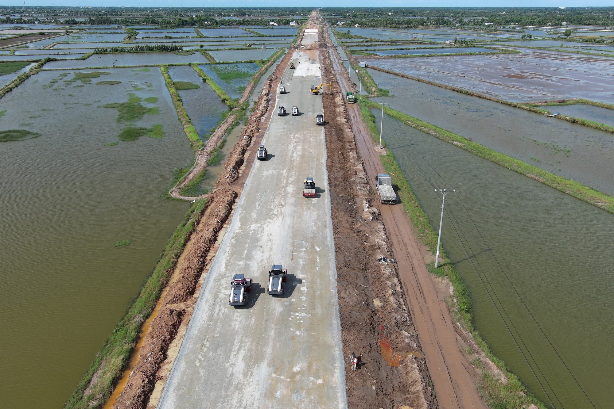 Cao tốc Cần Thơ - Cà Mau đến nay đạt hơn 77% giá trị hợp đồng - Ảnh: Báo Xây dựng