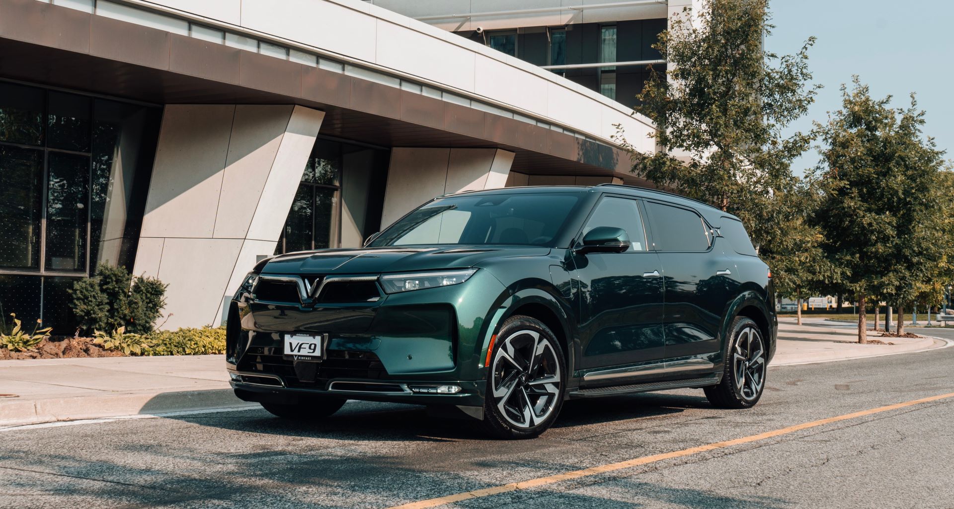 Chủ xe nói về VinFast VF 9: SUV điện hạng E ‘chuẩn thương gia’, chất lượng sánh ngang xe châu Âu 4 tỷ đồng - Ảnh 1 Chủ xe nói về VinFast VF 9: SUV điện hạng E ‘chuẩn thương gia’, chất lượng sánh ngang xe châu Âu 4 tỷ đồng - Ảnh 1