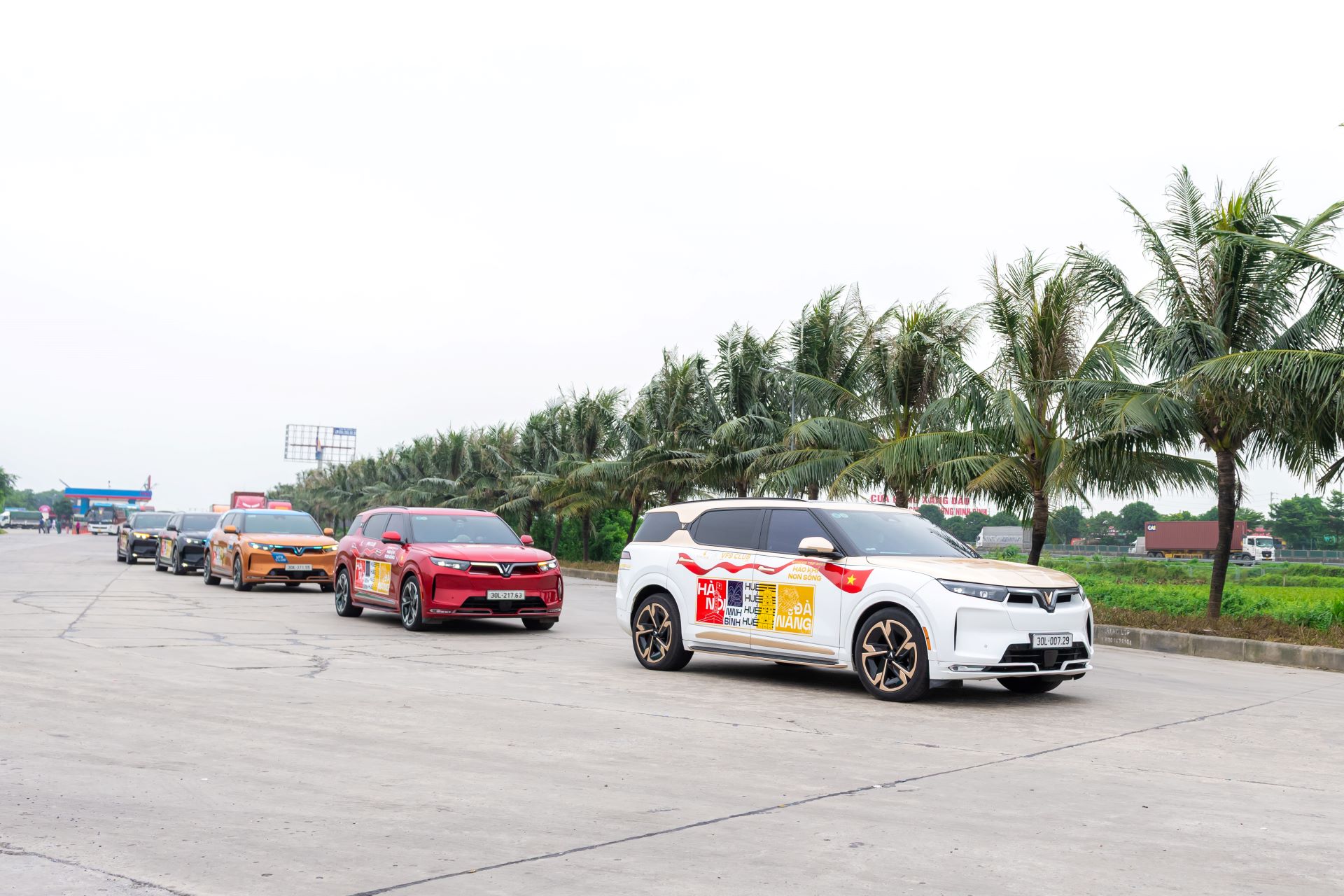 Doanh nhân Việt nói gì về VinFast VF 9? - Ảnh 1