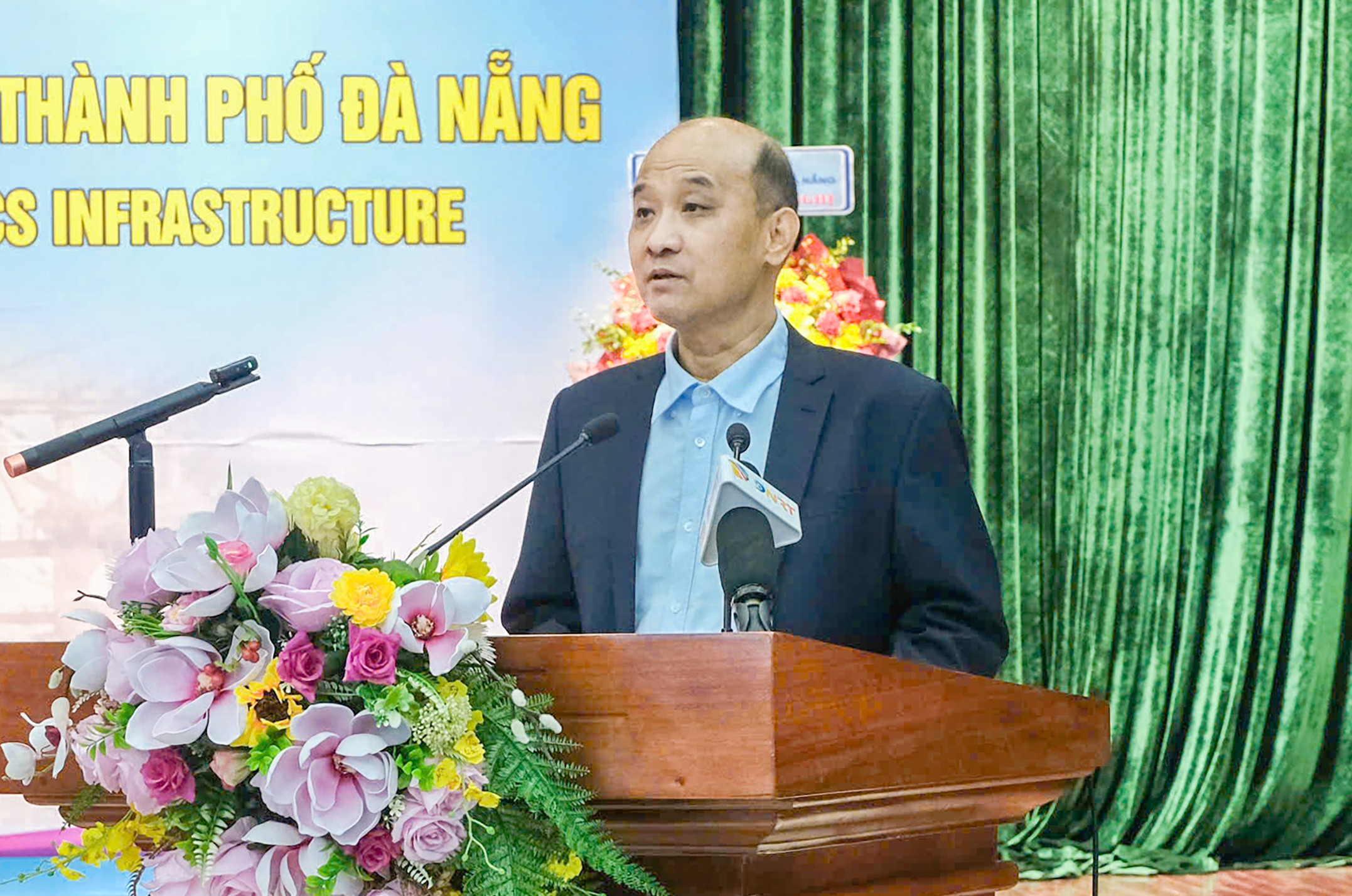 Ph&oacute; Chủ tịch UBND th&agrave;nh phố L&ecirc; Quang Nam ph&aacute;t biểu khai mạc Hội nghị. Ảnh: Cổng TTĐT TP. Đ&agrave; Nẵng.