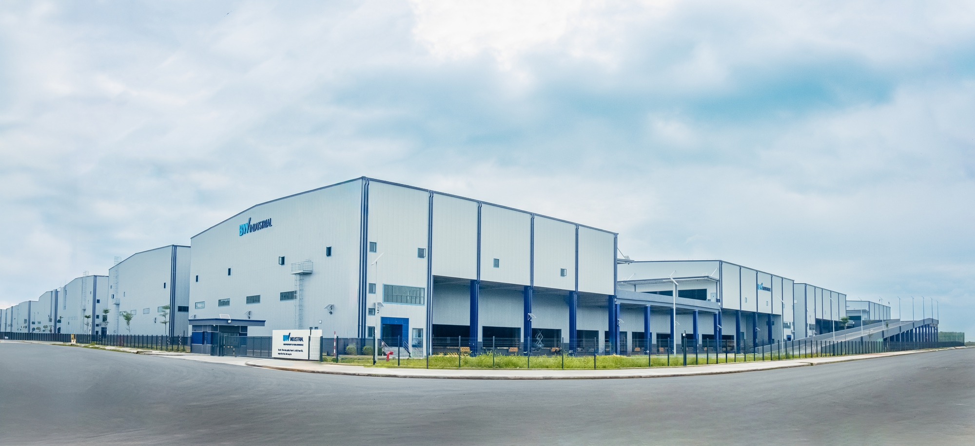 Việc xử lý khó khăn vướng mắc cho các dự án, cơ sở nhà đất đã góp phần quan trọng khơi thông nguồn lực phát triển cho các địa phương - Ảnh: VGP/Toàn Thắng