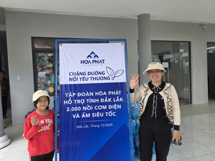 Chị Đặng Thị Điệp cùng con gái  