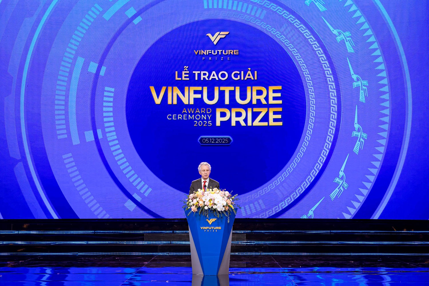 GS. Richard Friend, Chủ tịch Hội đồng Giải thưởng chia sẻ thông điệp chính của VinFuture mùa thứ 5:“Cùng vươn mình – Cùng thịnh vượng”
