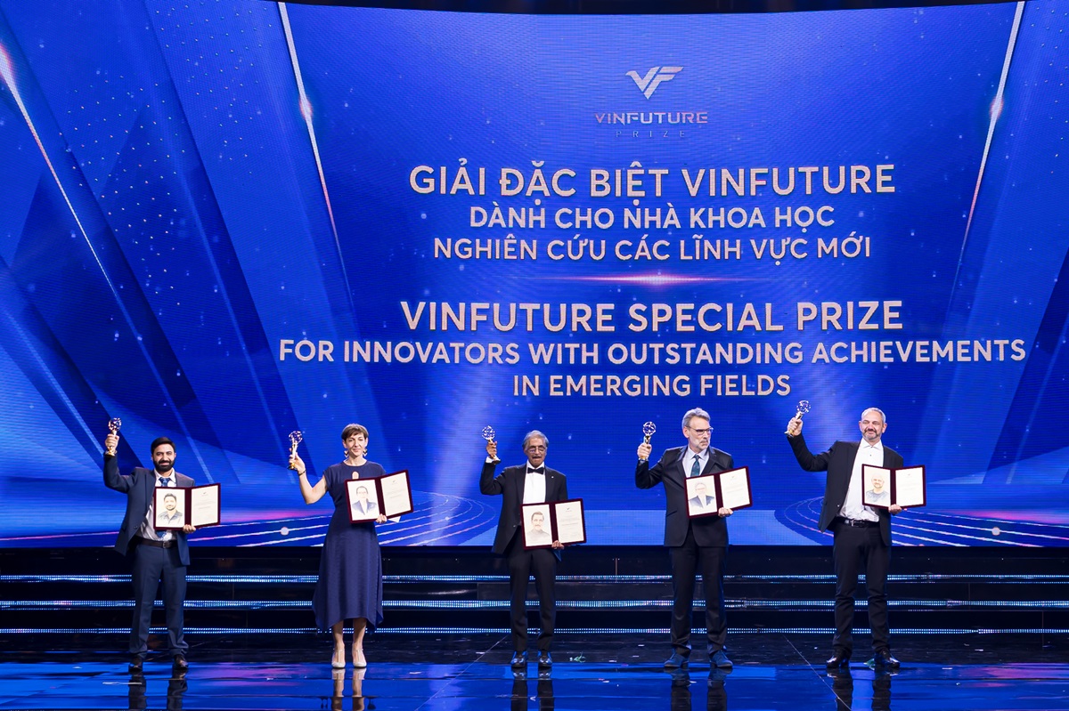 Giải Đặc biệt VinFuture 2025 dành cho Nhà khoa học nghiên cứu các lĩnh vực mới với những đổi mới trong phát triển các loại cây trồng lai có khả năng tự nhân giống.