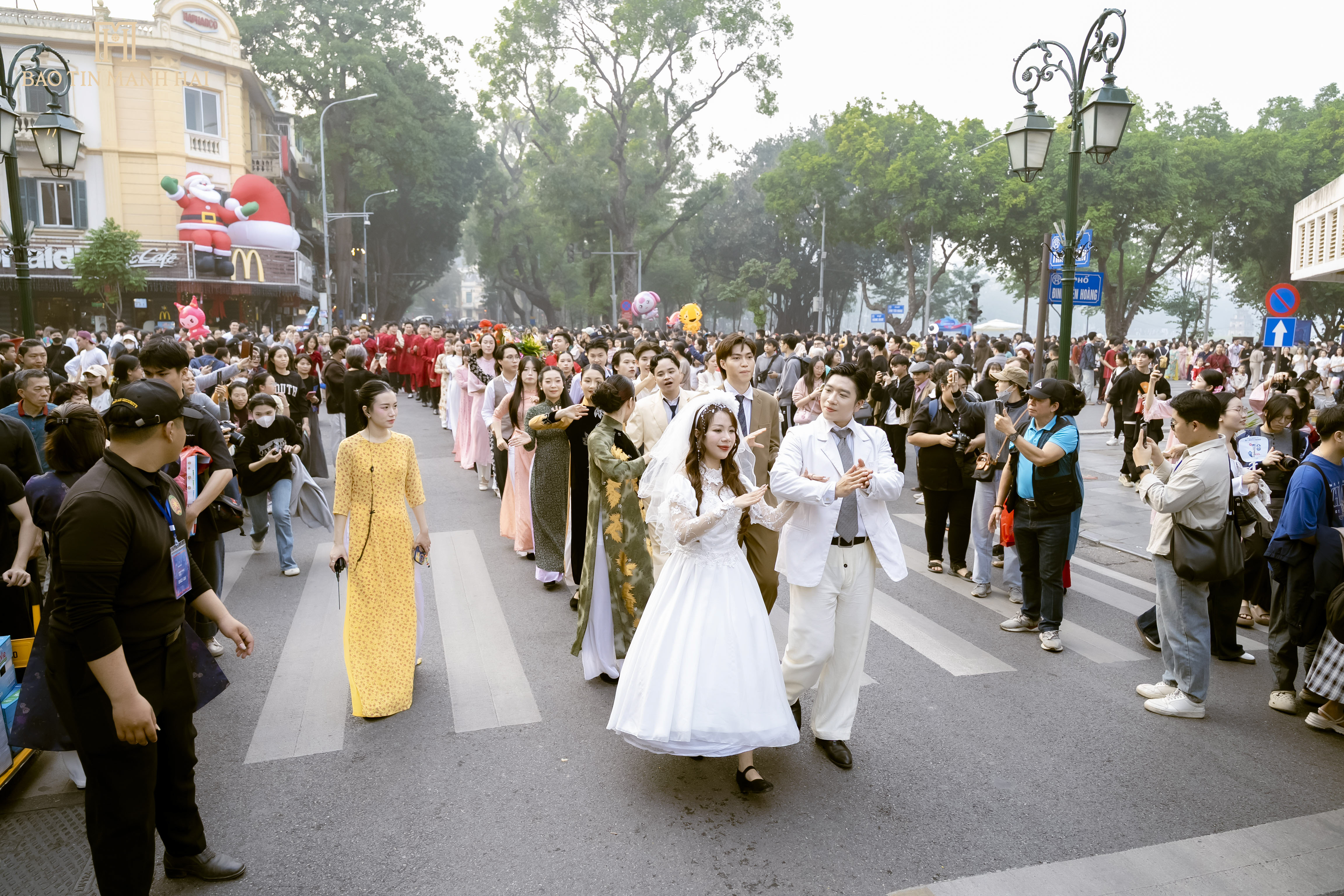 Bảo Tín Mạnh Hải công bố chiến lược ‘điểm đến vàng 24k’ và mục tiêu phủ sóng toàn quốc nhân 'Kỷ niệm 33 năm thành lập' - Ảnh 5 Bảo Tín Mạnh Hải công bố chiến lược ‘điểm đến vàng 24k’ và mục tiêu phủ sóng toàn quốc nhân 'Kỷ niệm 33 năm thành lập' - Ảnh 5