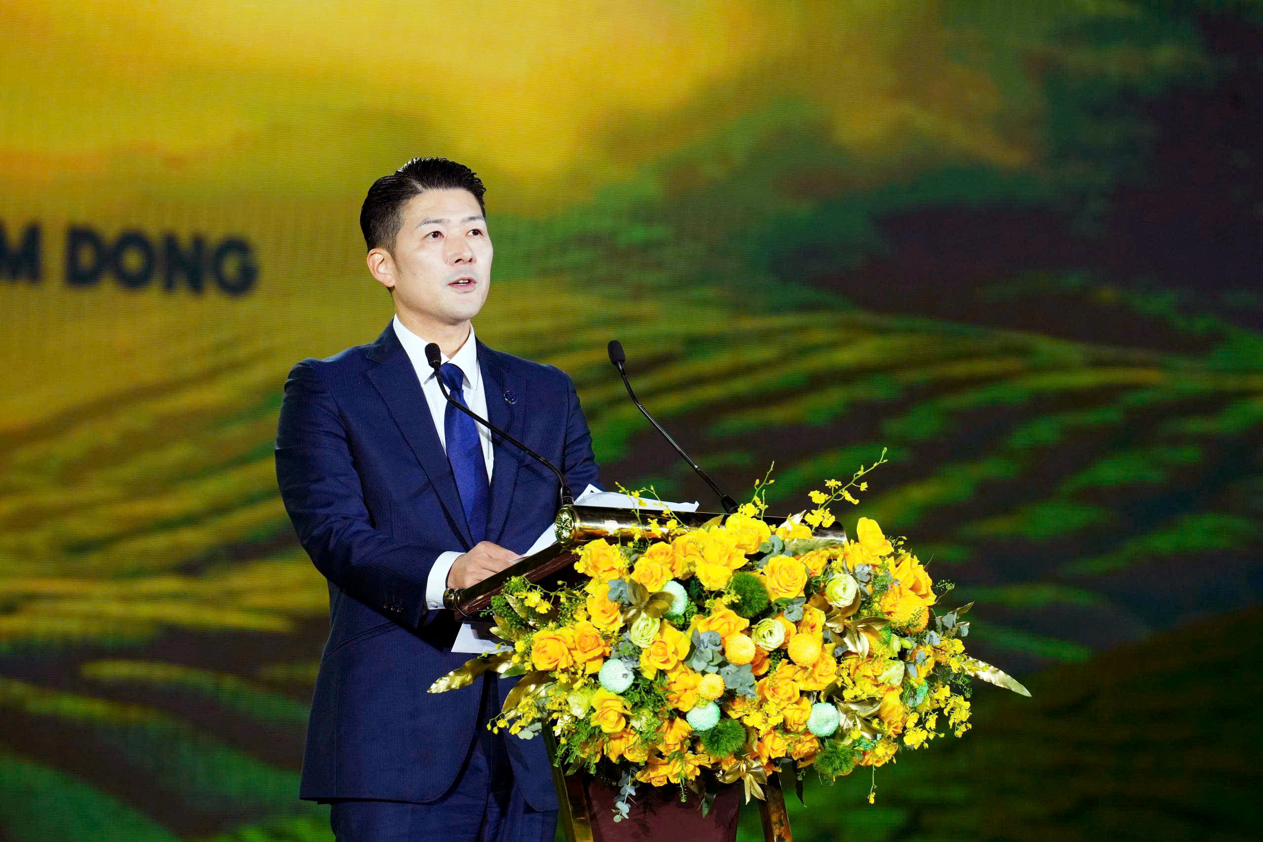 Đại diện Ban tổ chức, ông Mori Kazuki, Tổng Giám đốc Công ty Chè Lâm Đồng phát biểu, tổng kết các dấu ấn nổi bật của Lễ hội