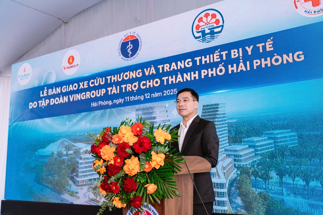 TS.BS Hà Đức Anh - Cục trưởng Cục Quản Lý khám, chữa bệnh - Bộ Y tế phát biểu tại buổi lễ. 