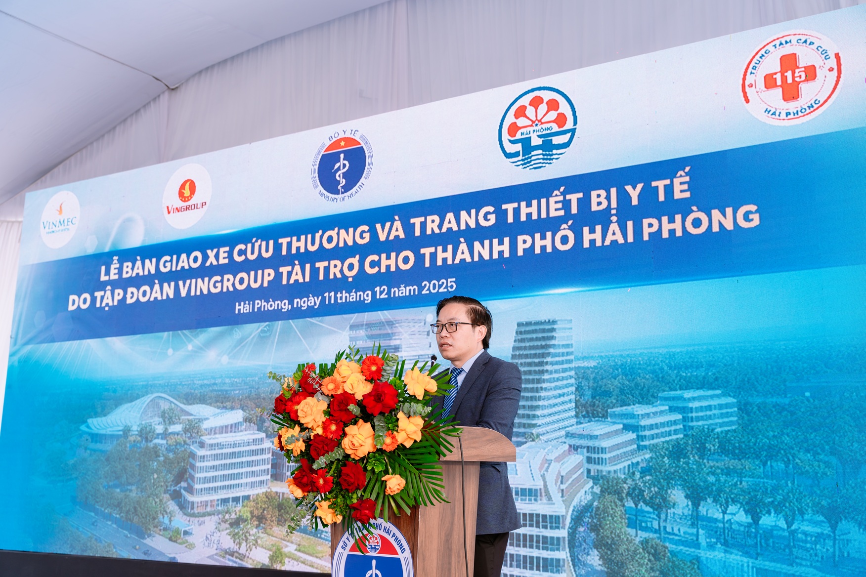 GS.TS.BS Trần Trung Dũng - Tổng Giám đốc Hệ thống Y tế Vinmec - Đại diện Vingroup phát biểu tại buổi lễ.  