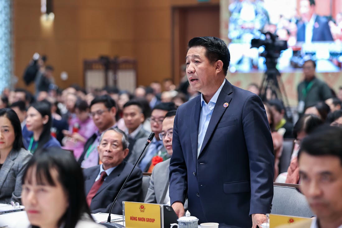 Ông Vũ Mạnh Hùng, Chủ tịch HĐQT Tập đoàn Hùng Nhơn chia sẻ tại Hội nghị.