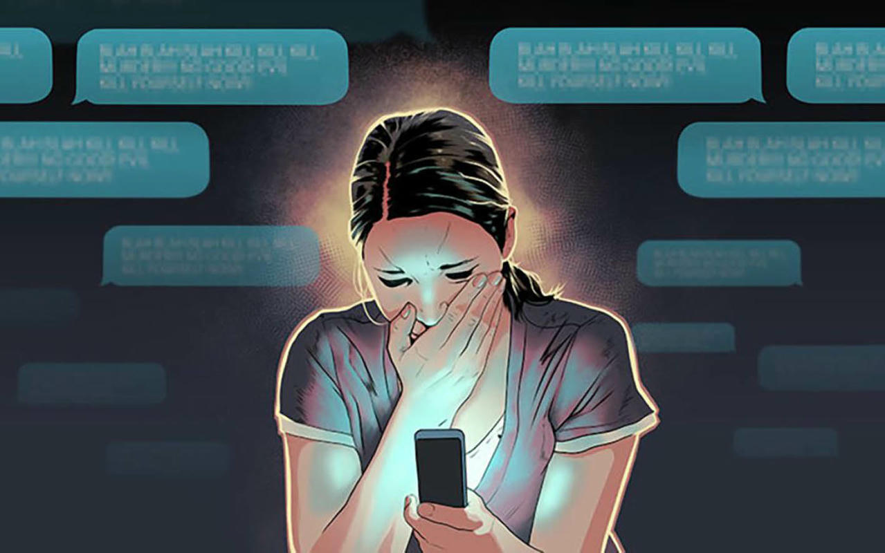 Phụ nữ và trẻ em gái đối mặt nguy cơ cao hơn với quấy rối, tin giả và lạm dụng hình ảnh trên mạng. (Nguồn: Forbes)