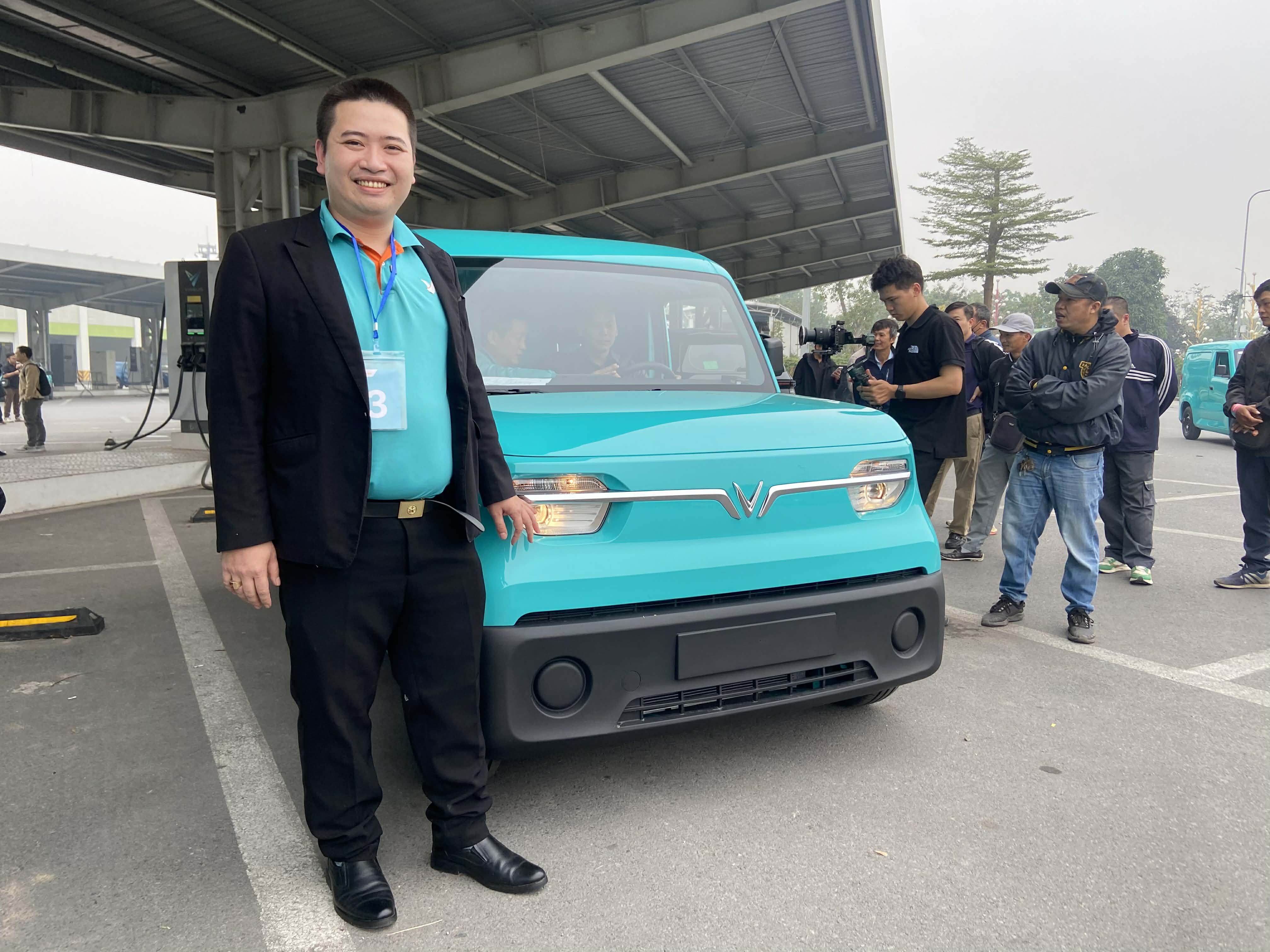 Anh Kiều Tử B&aacute;ch l&agrave; người đầu ti&ecirc;n l&aacute;i trải nghiệm VinFast EC Van tại sự kiện v&agrave; ngay lập tức bị ấn tượng bởi khả năng vận h&agrave;nh của xe &nbsp;