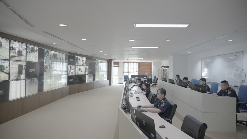Tổng cục Hải quan tiếp tục triển khai mạnh mẽ và quyết liệt cải cách thể chế, cải cách thủ tục hành chính, chuyển đổi số. Tổng cục Hải quan tiếp tục triển khai mạnh mẽ và quyết liệt cải cách thể chế, cải cách thủ tục hành chính, chuyển đổi số.