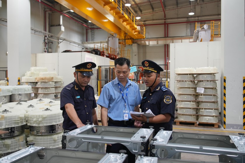 Với kết quả xuất nhập khẩu hàng hóa ấn tượng ghi nhận trong năm 2022, thứ hạng xuất khẩu nhập của Việt Nam có thể được nâng cao trên phạm vi toàn cầu. Với kết quả xuất nhập khẩu hàng hóa ấn tượng ghi nhận trong năm 2022, thứ hạng xuất khẩu nhập của Việt Nam có thể được nâng cao trên phạm vi toàn cầu.