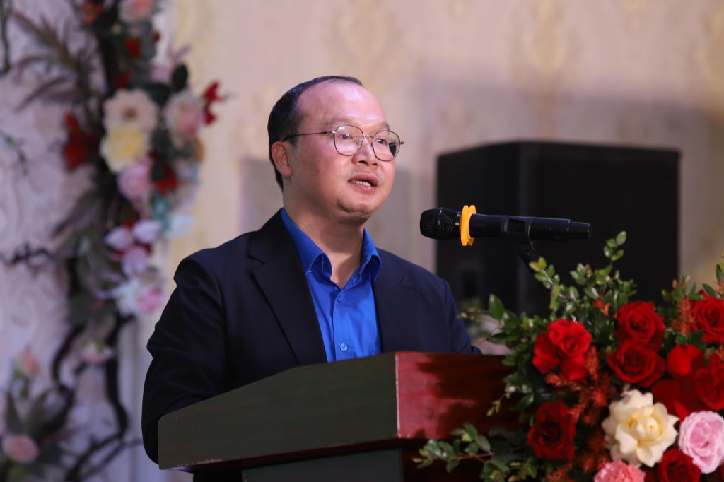 Ph&oacute; Trưởng ban C&ocirc;ng t&aacute;c Thanh thiếu nhi Trung ương Đo&agrave;n Cảnh Ch&iacute; Qu&acirc;n ph&aacute;t biểu tại tọa đ&agrave;m