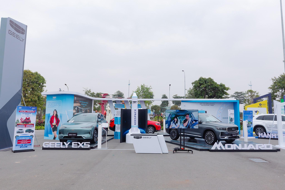&lsquo;Kh&ocirc;ng gian trưng b&agrave;y của Geely tại Triển l&atilde;m Phương tiện Di chuyển Việt Nam 2025. &nbsp;