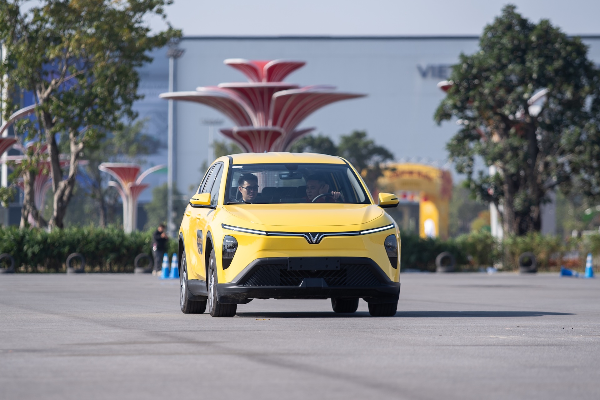 Ưng khả năng tiết kiệm chi phí của VF e34, tài xế dịch vụ mạnh dạn lên đời Limo Green - Ảnh 1