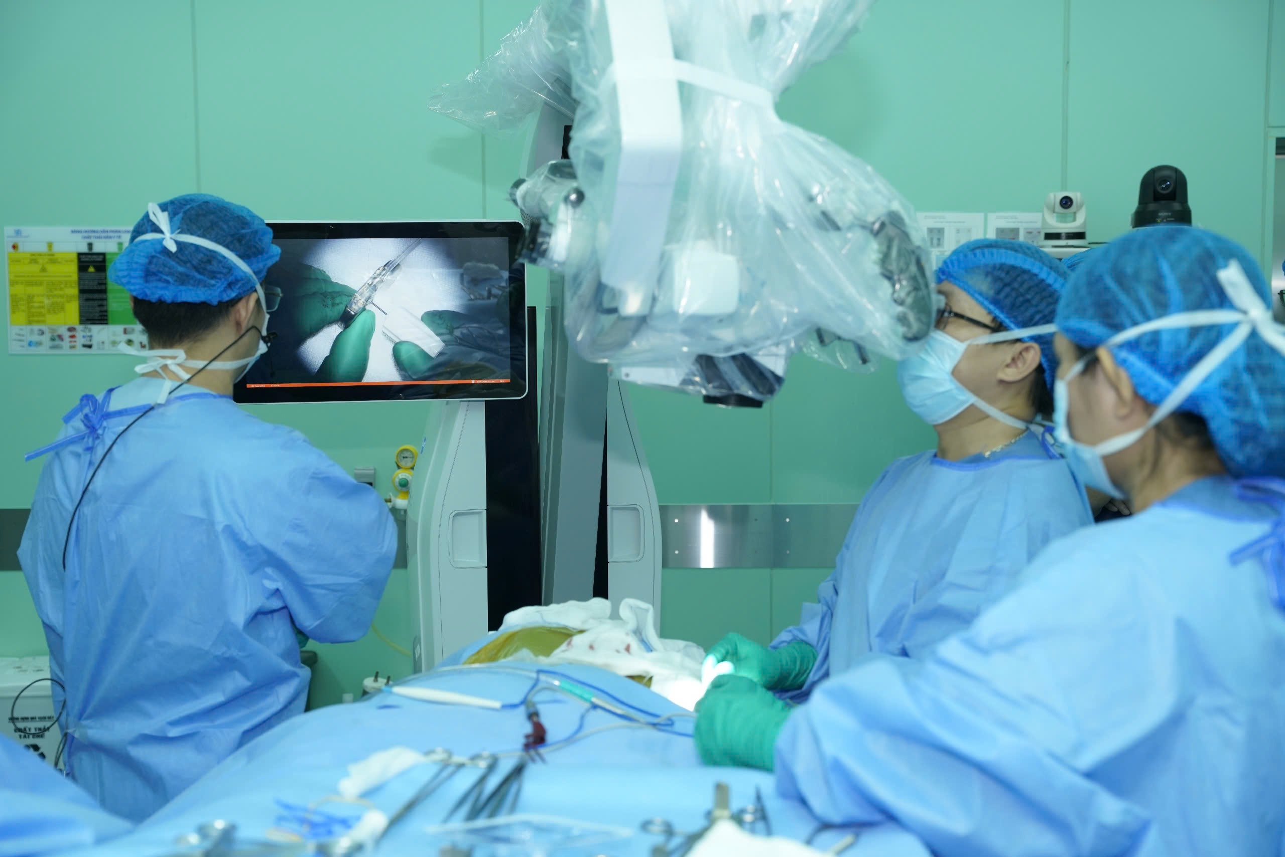 Hội nghị Ngoại thần kinh 2025: Phẫu thuật xâm lấn tối thiểu điều trị động kinh kháng thuốc - Ảnh 2