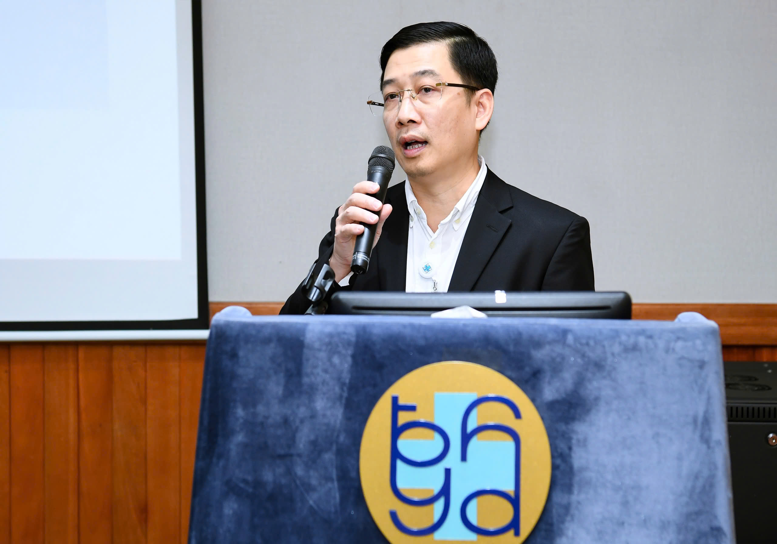 TS BS. Trương Thanh Tình - Trưởng khoa Ngoại Thần kinh BV ĐHYD phát biểu.