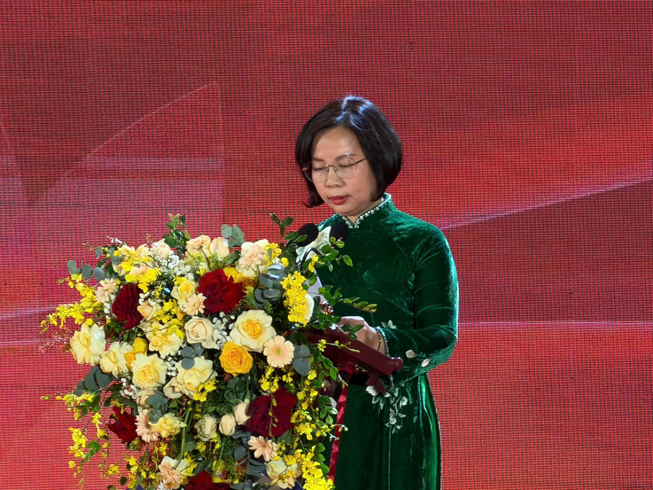 Bà Bùi Huyền Mai - Chủ tịch Ủy ban MTTQ Việt Nam TP Hà Nội phát biểu khai mạc.