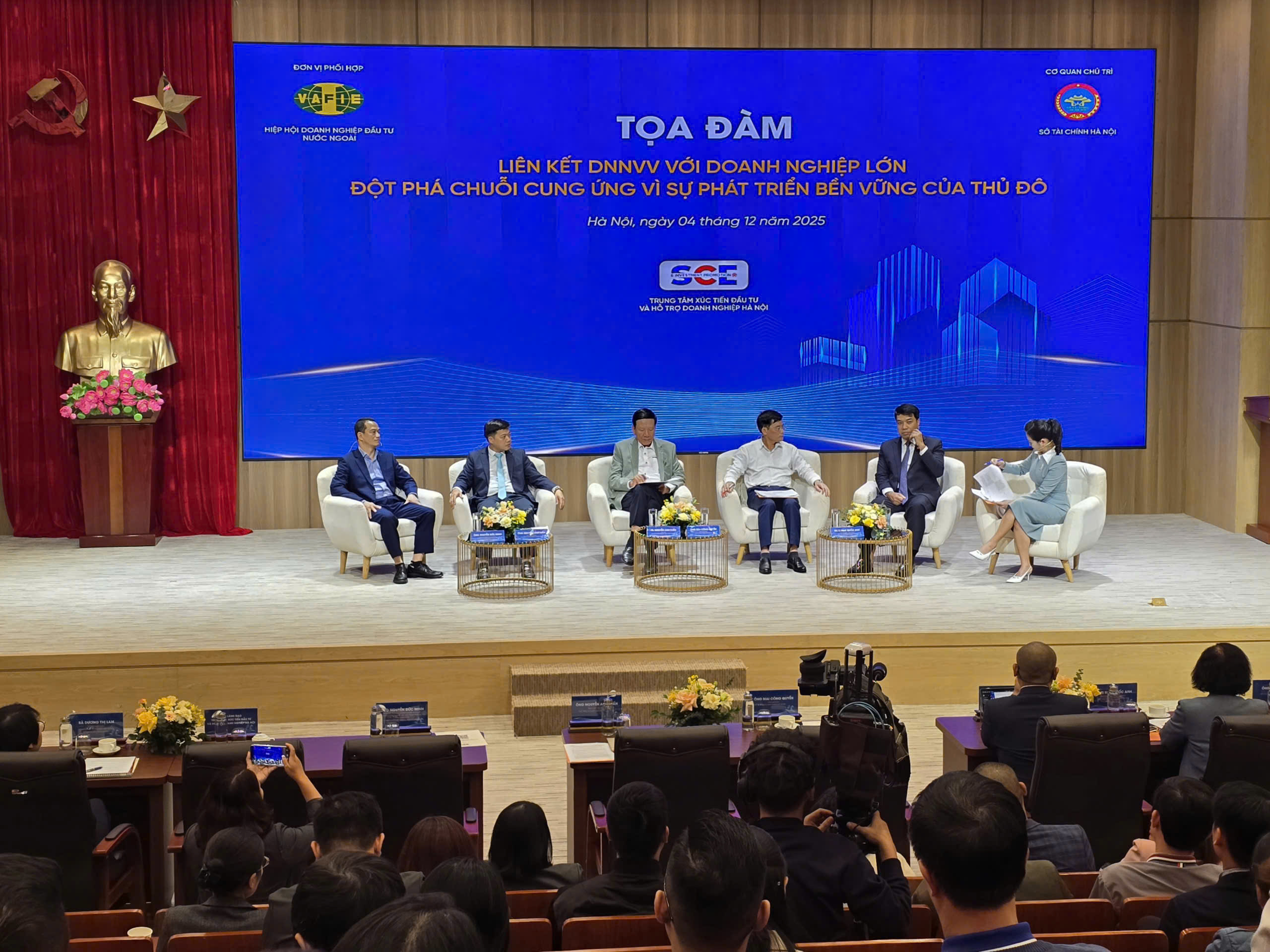 Quang cảnh buổi Tọa đàm.