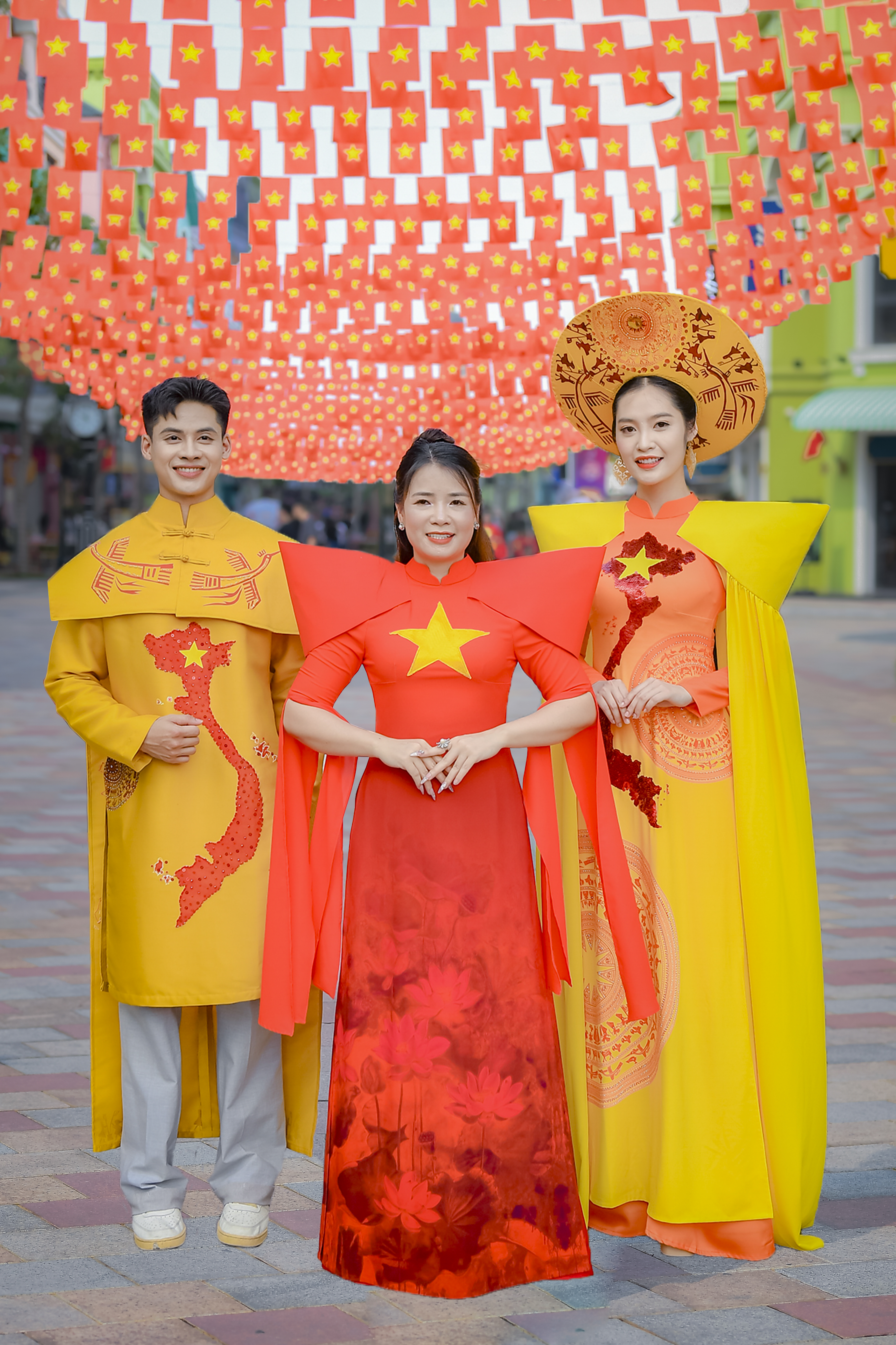 Nh&#224; thiết kế Ho&#224;ng Ly - Chủ thương hiệu &#193;o d&#224;i Ho&#224;ng Ly, Chủ tịch CLB Văn h&#243;a &#193;o d&#224;i Việt Nam: Ba thập kỷ dệt n&#234;n di sản &#225;o d&#224;i từ đam m&#234; thuần khiết - Ảnh 2