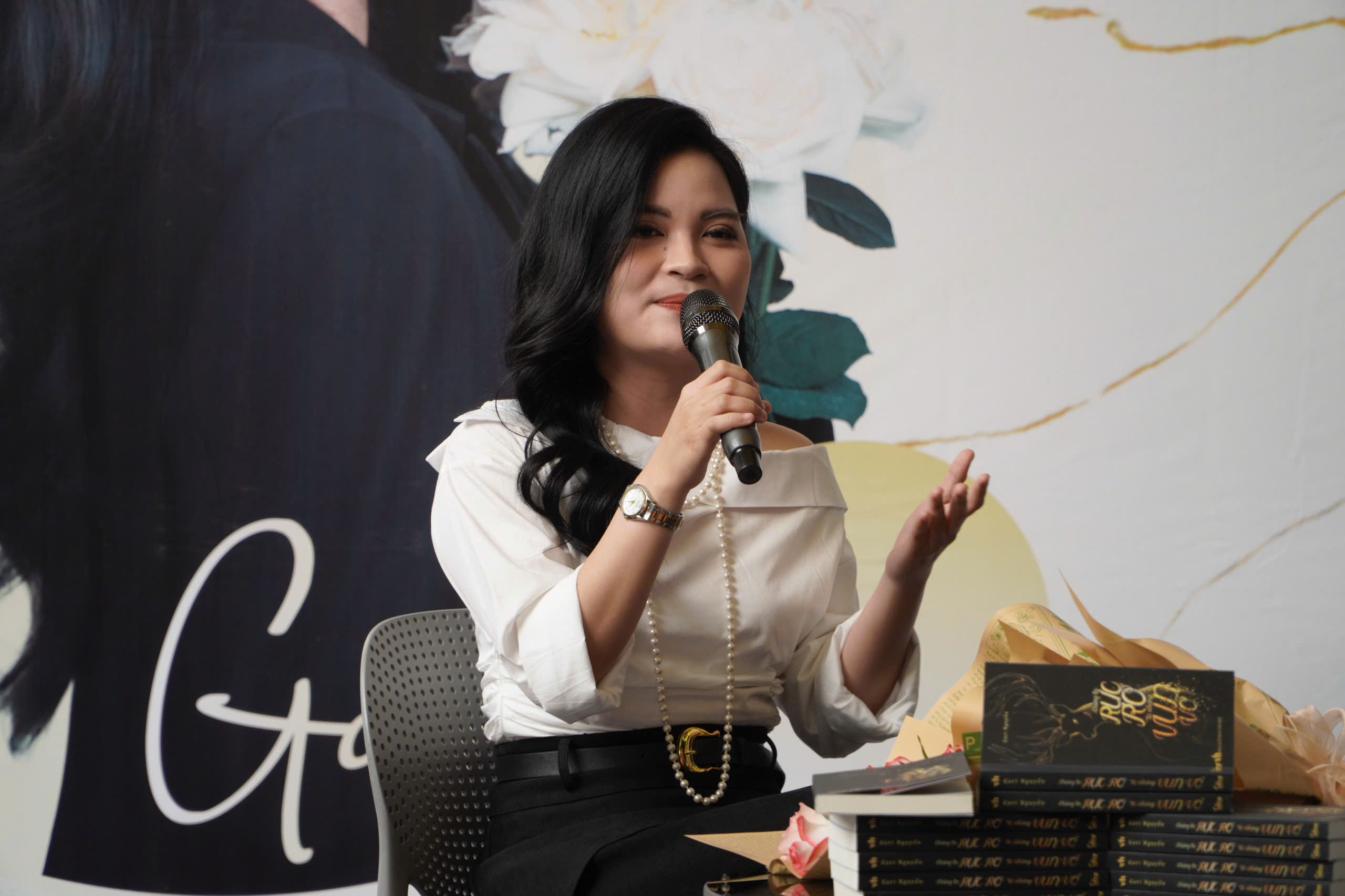 T&aacute;c giả Gari Nguyễn chia sẻ trong buổi ra mắt.