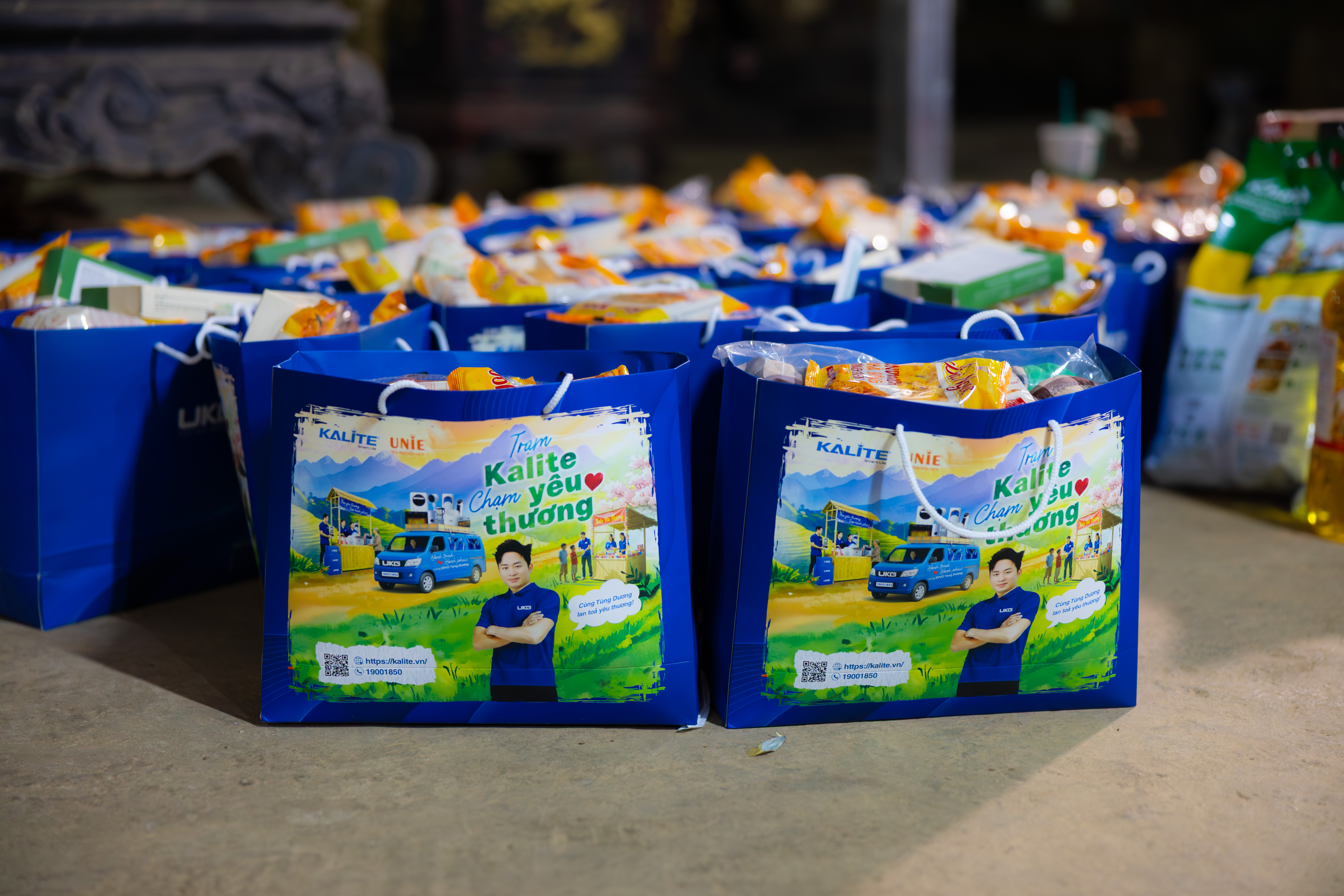 Những m&oacute;n qu&agrave; từ &ldquo;Trạm Kalite, Chạm y&ecirc;u thương&rdquo;. Ảnh: KALITE