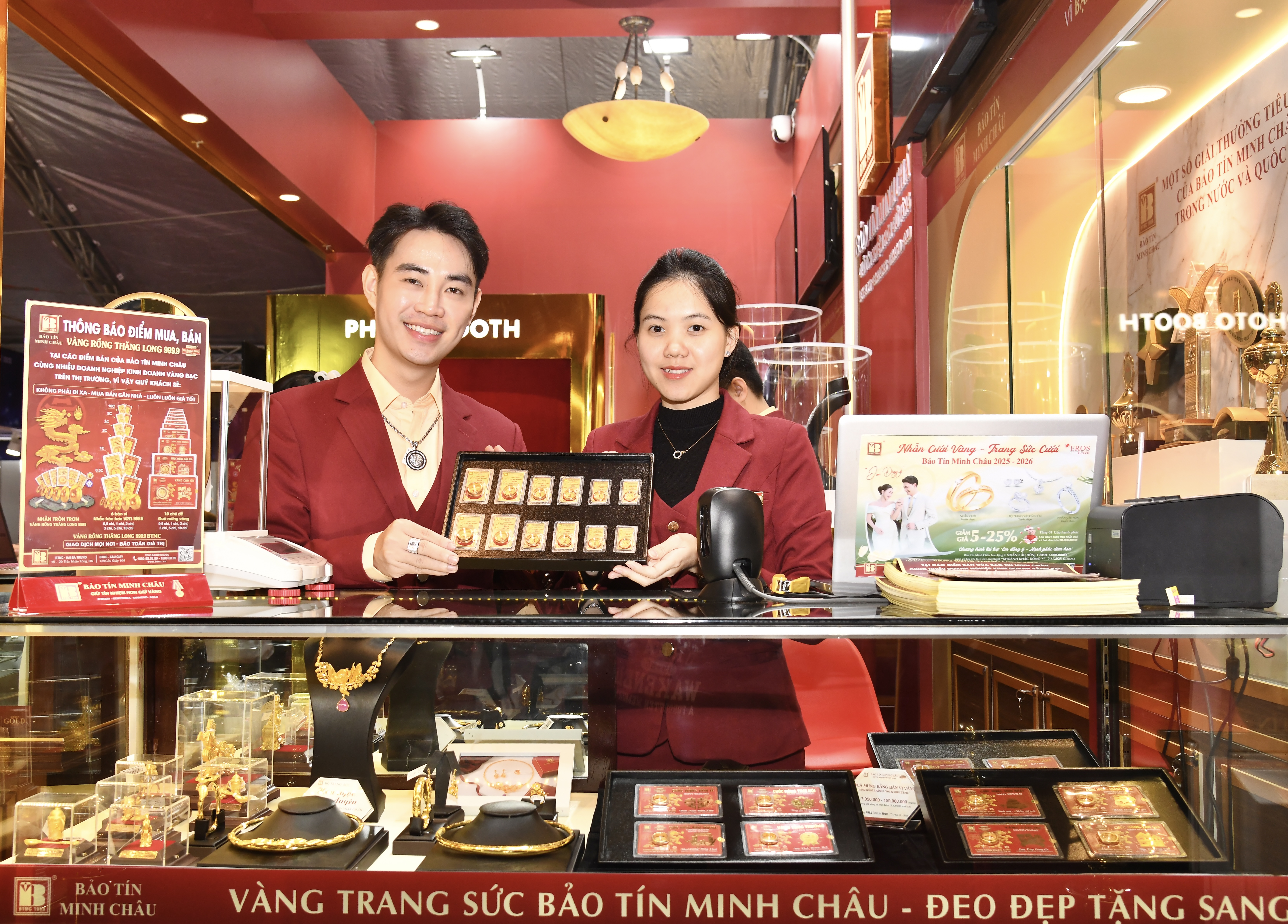 Gian hàng Bảo Tín Minh Châu hút khách tại hội chợ ASEAN++ 2025 - Ảnh 1