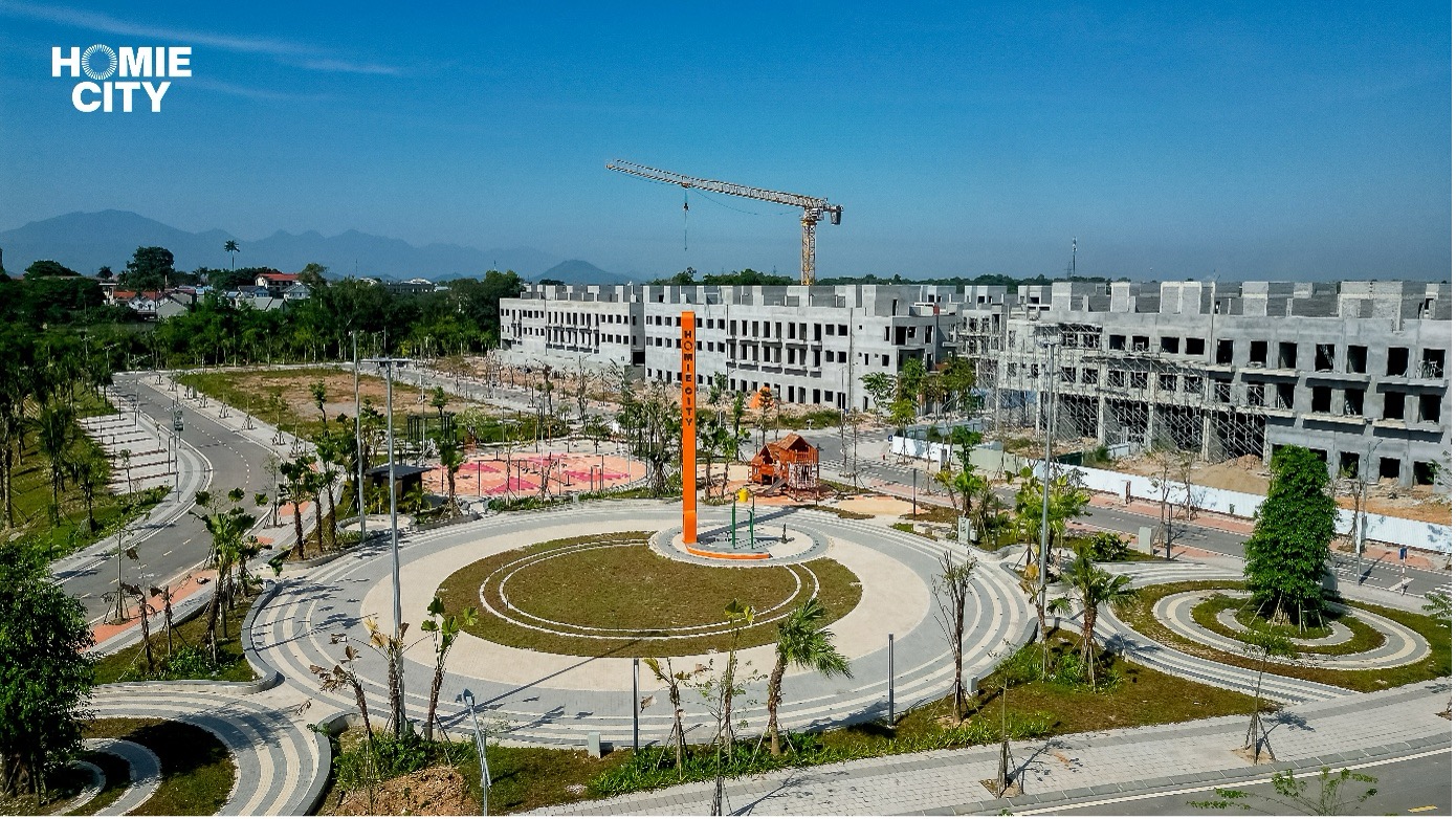 C&ocirc;ng vi&ecirc;n ven suối v&agrave; s&acirc;n thể thao, khu vui chơi ngo&agrave;i trời tại Homie City