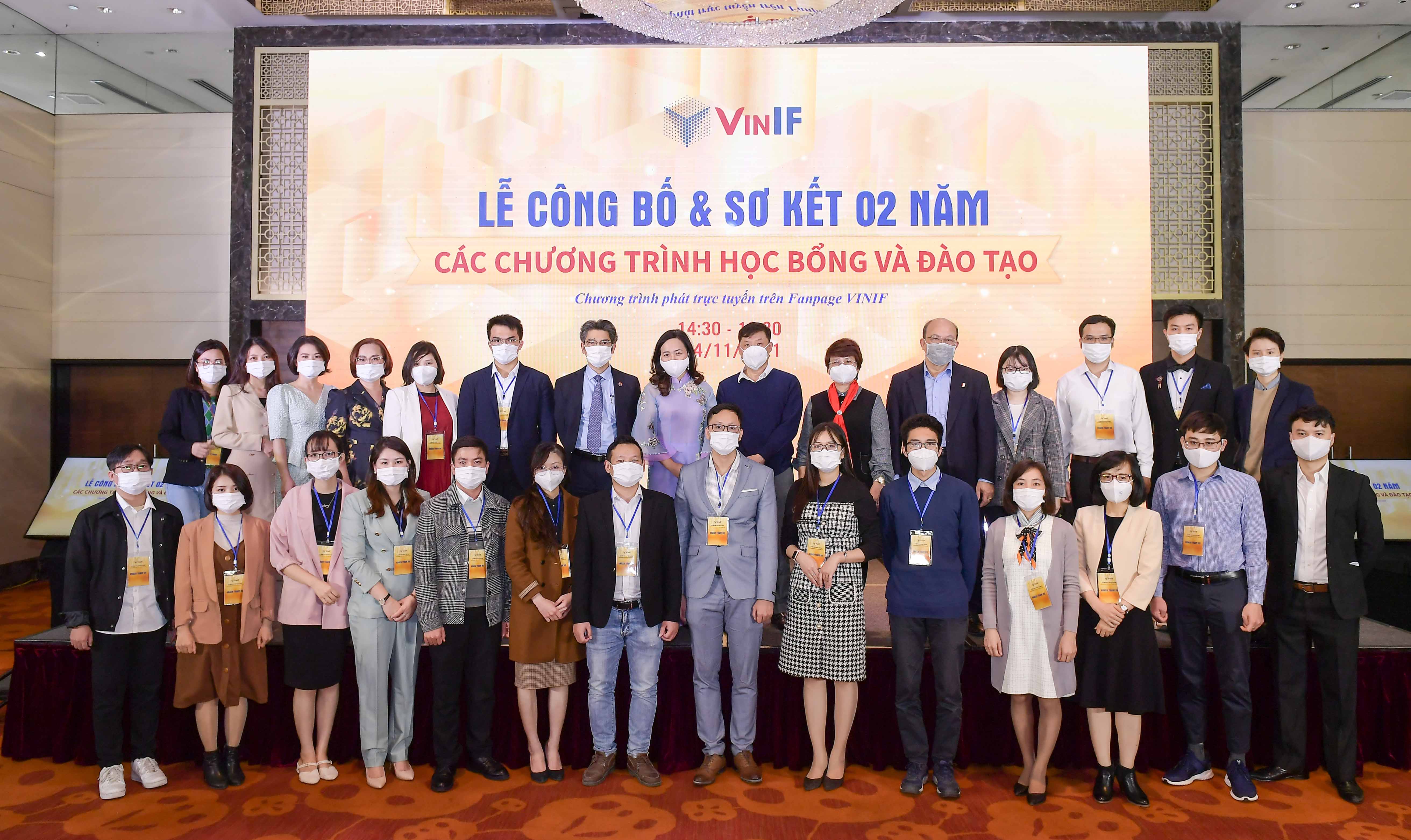 Vingroup trao 40 tỷ đồng học bổng đ&#224;o tạo 300 thạc sĩ, tiến sĩ trong nước - Ảnh 1