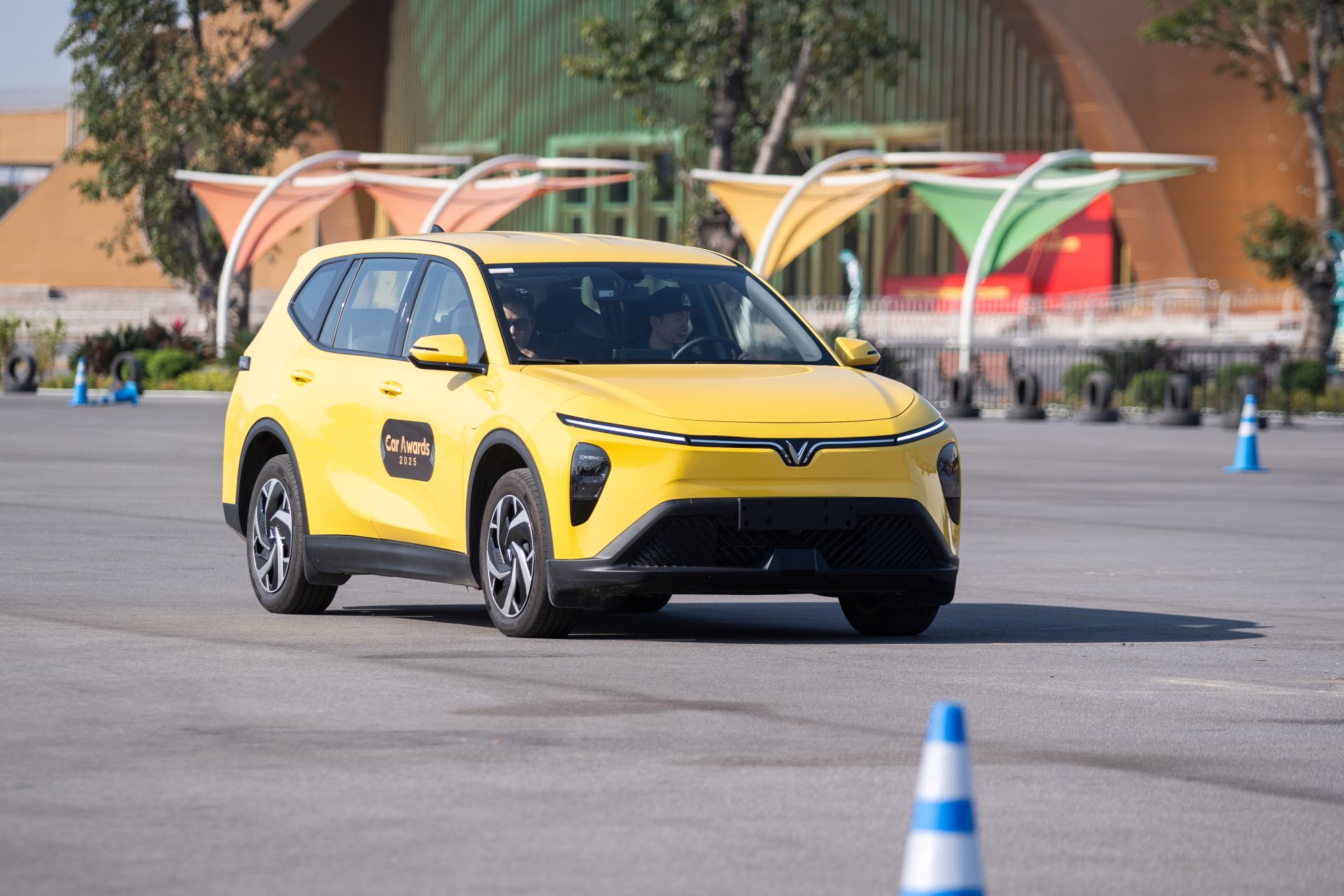 Giải mã sức hút VinFast Limo Green: Vận hành êm ái như xe gia đình và chi phí nuôi xe bằng 0 - Ảnh 1