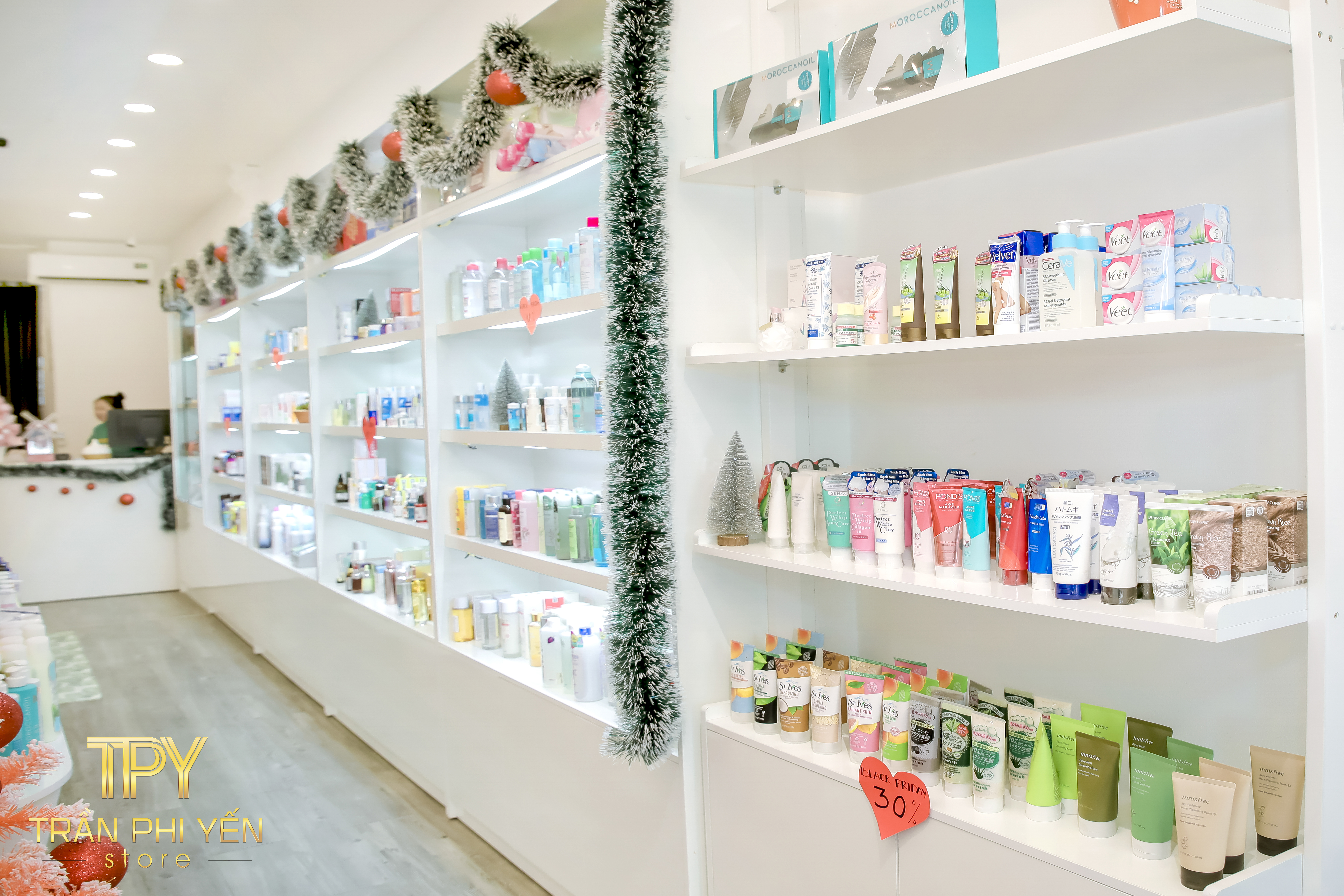 Bất chấp dịch Covid-19, Trần Phi Yến Store vẫn c&oacute; doanh số ổn định v&agrave; tăng trưởng đều.