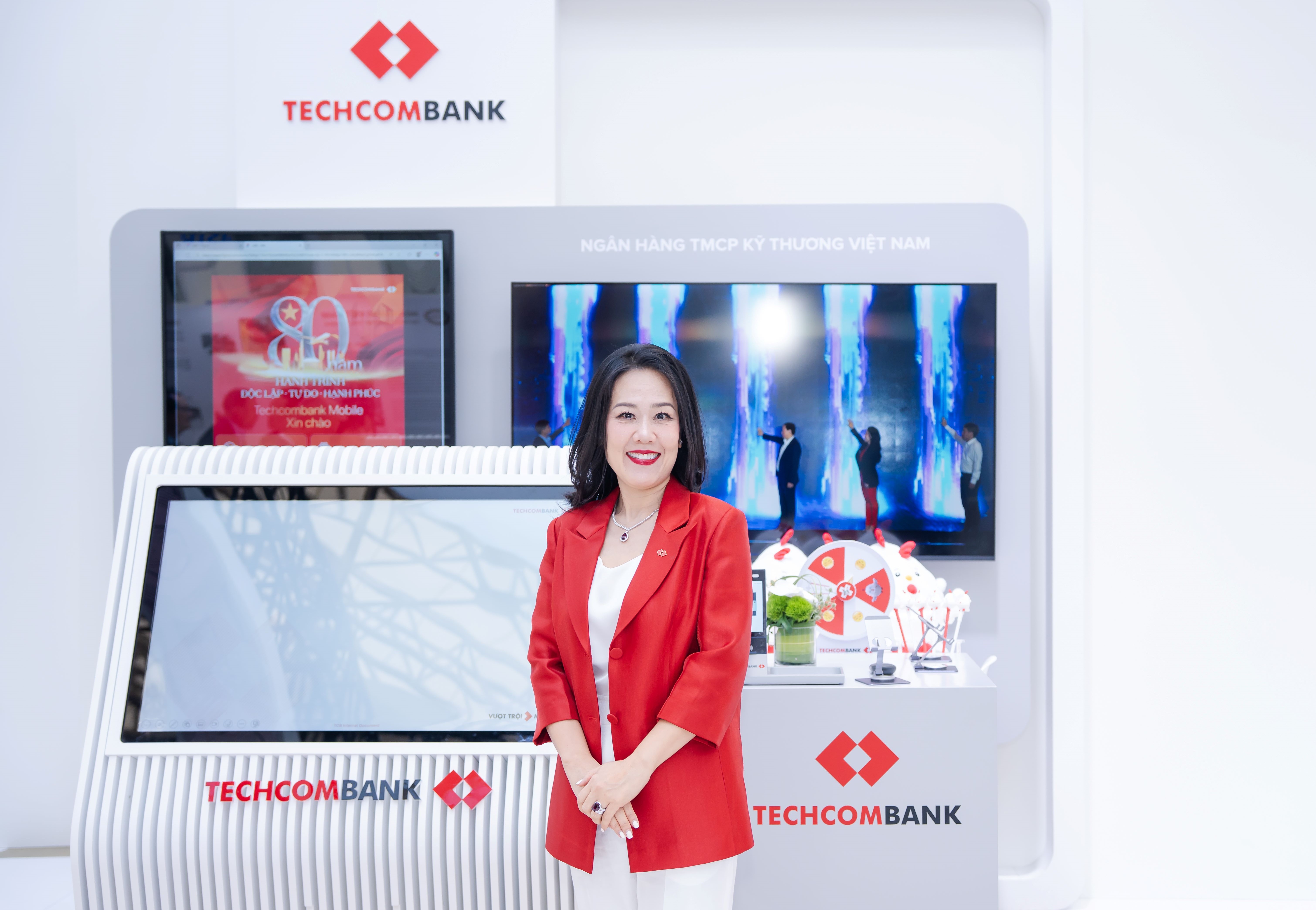 B&agrave; Th&aacute;i Minh Diễm T&uacute; - Gi&aacute;m đốc khối Tiếp thị của Techcombank.