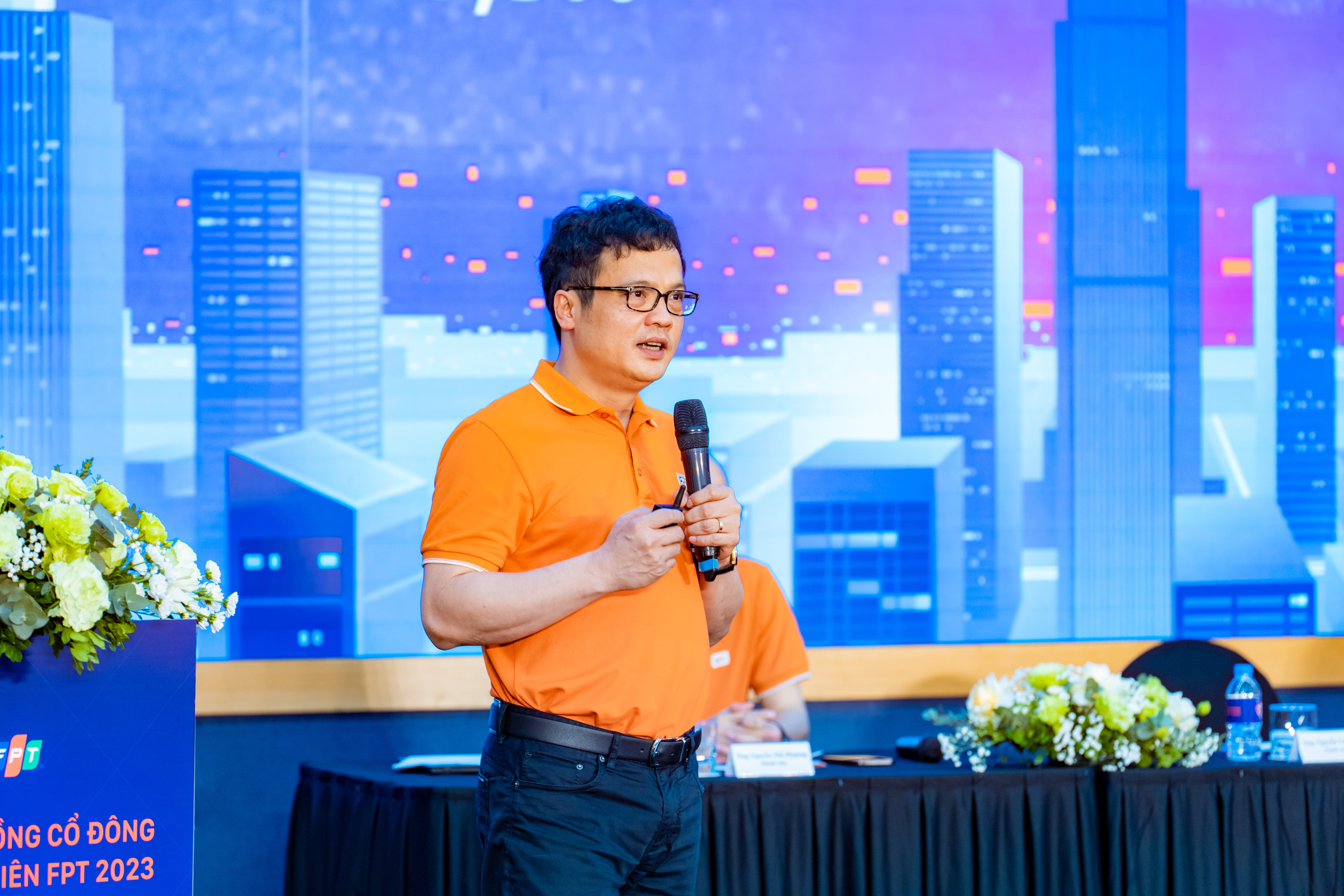 Tổng gi&aacute;m đốc FPT, &ocirc;ng Nguyễn Văn Khoa chia sẻ tại Đại hội. Ảnh: Ngọc Diệp