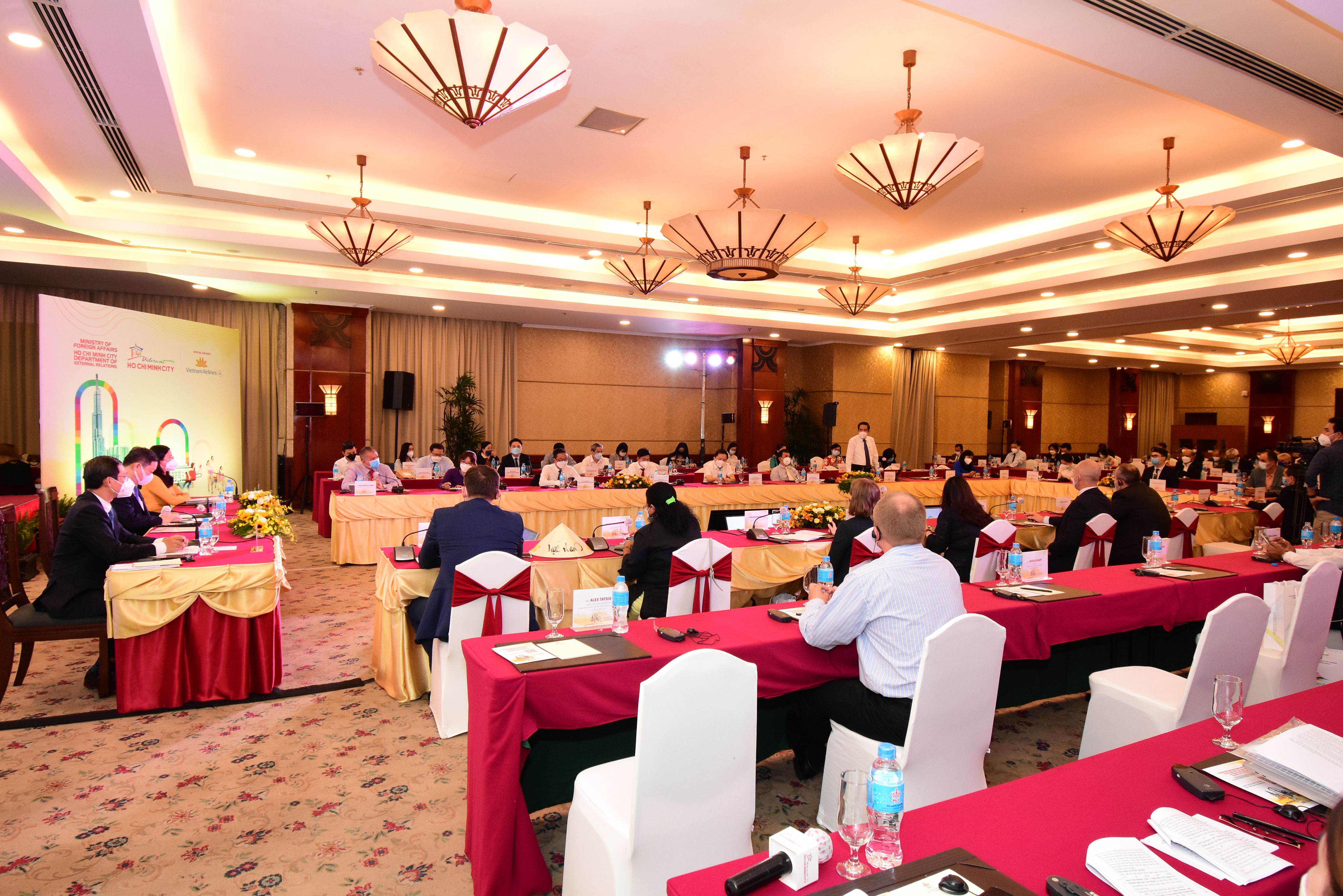 Kh&#225;ch sạn Rex S&#224;i G&#242;n vinh dự đ&#243;n Đo&#224;n vi&#234;n chức ngoại giao văn h&#243;a, b&#225;o ch&#237; v&#224; ph&#243;ng vi&#234;n thường tr&#250; từ c&#225;c h&#227;ng th&#244;ng tấn nước ngo&#224;i - Ảnh 2