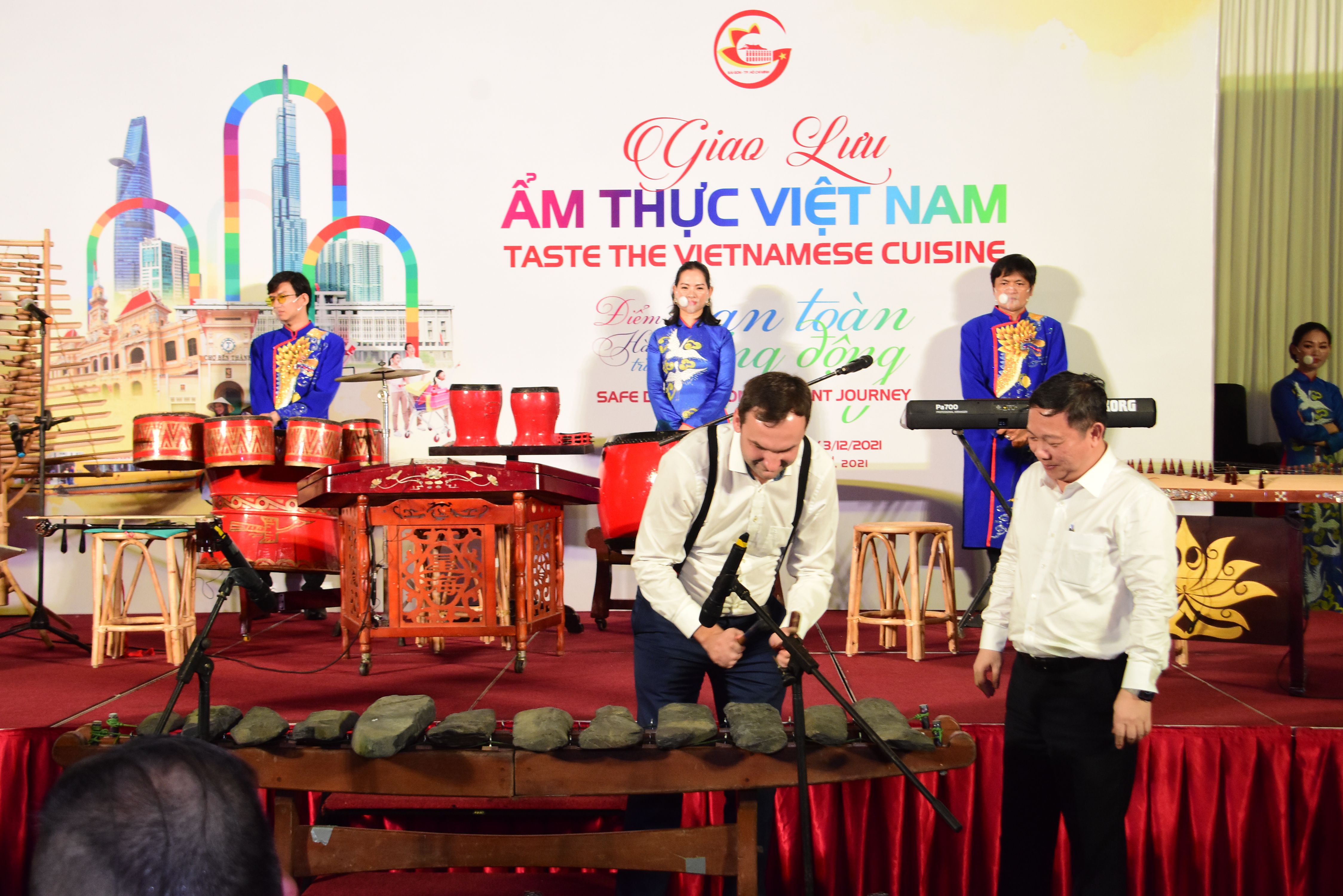Kh&#225;ch sạn Rex S&#224;i G&#242;n vinh dự đ&#243;n Đo&#224;n vi&#234;n chức ngoại giao văn h&#243;a, b&#225;o ch&#237; v&#224; ph&#243;ng vi&#234;n thường tr&#250; từ c&#225;c h&#227;ng th&#244;ng tấn nước ngo&#224;i - Ảnh 4