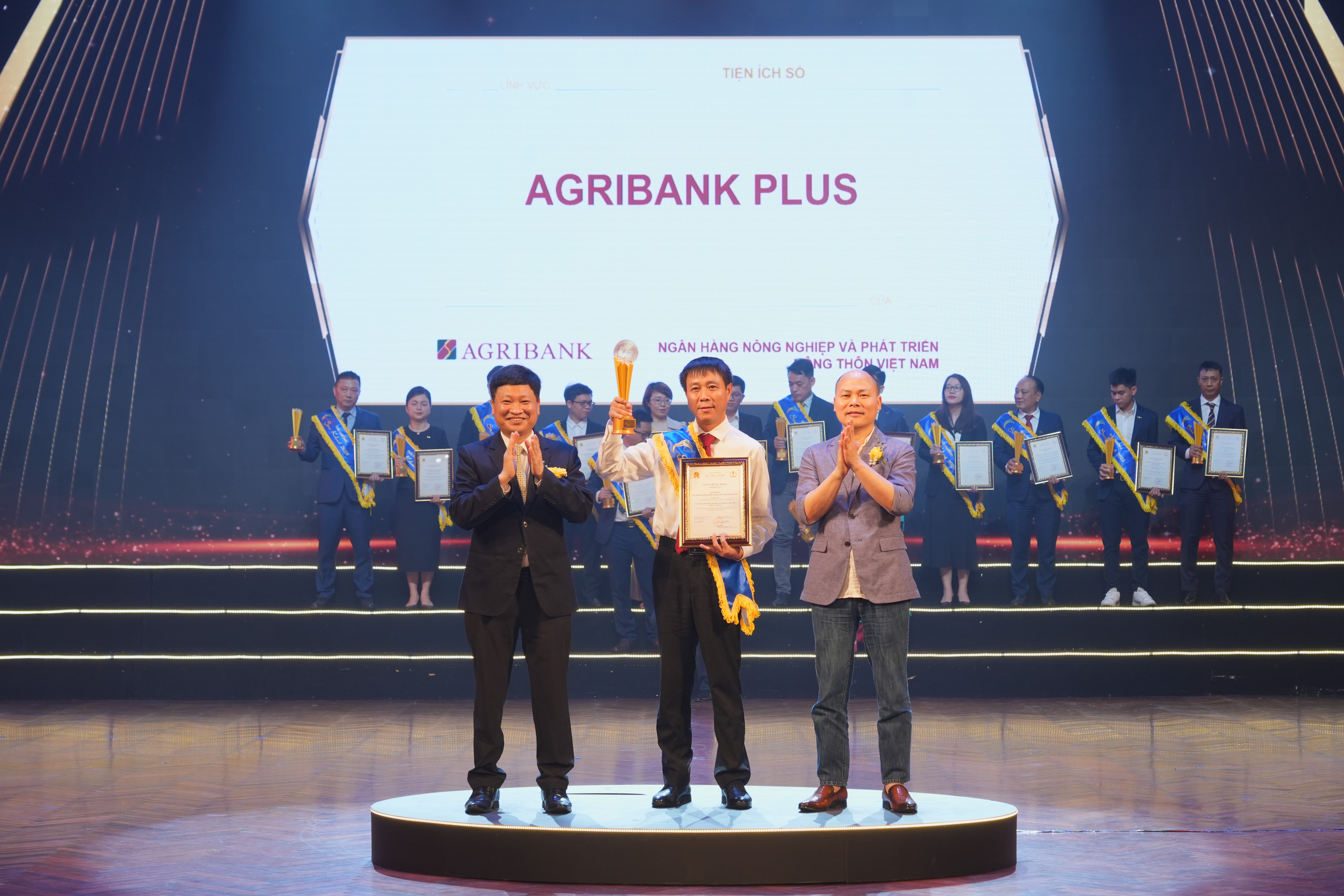06 Hệ thống c&#244;ng nghệ, sản phẩm dịch vụ của Agribank xuất sắc được vinh danh tại Giải thưởng Sao Khu&#234; 2025  - Ảnh 1
