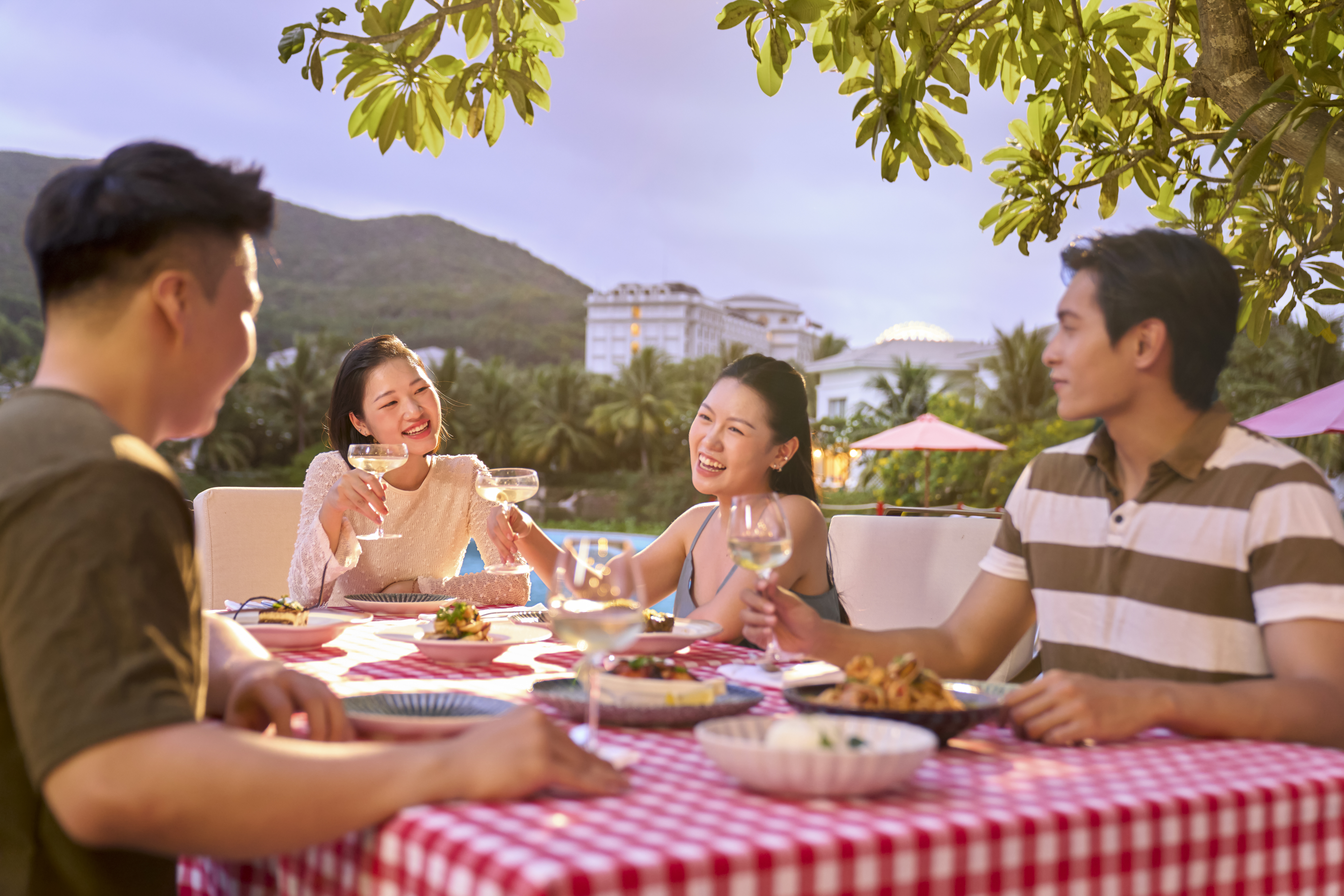 A wonderland of joy – Tưng bừng m&#249;a lễ hội tại đảo H&#242;n Tre - Ảnh 2