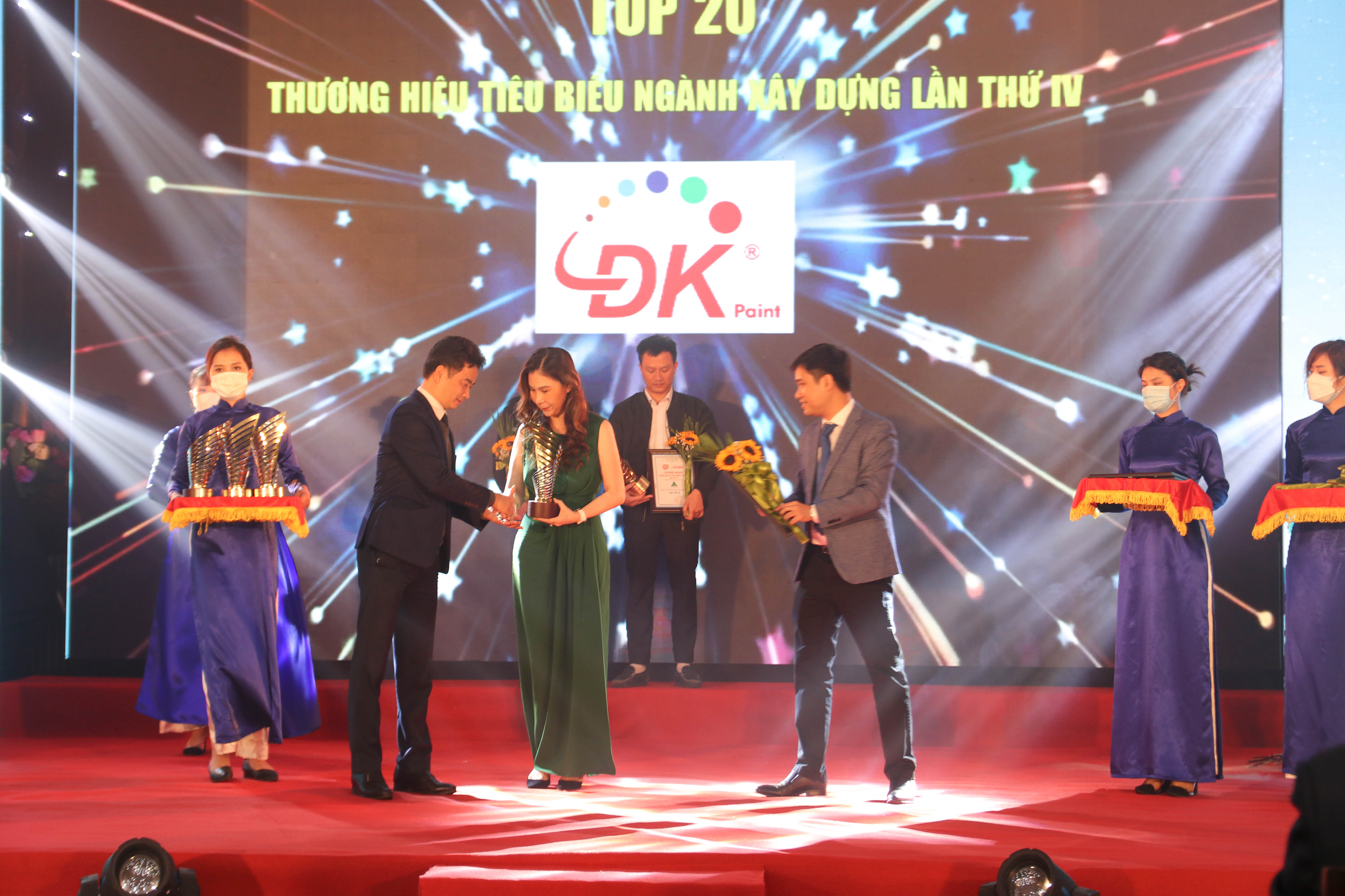 C&#244;ng ty TNHH Kim L&#226;m nhận giải thưởng Top 20 thương hiệu ti&#234;u biểu ng&#224;nh X&#226;y dựng lần thứ IV  - Ảnh 1