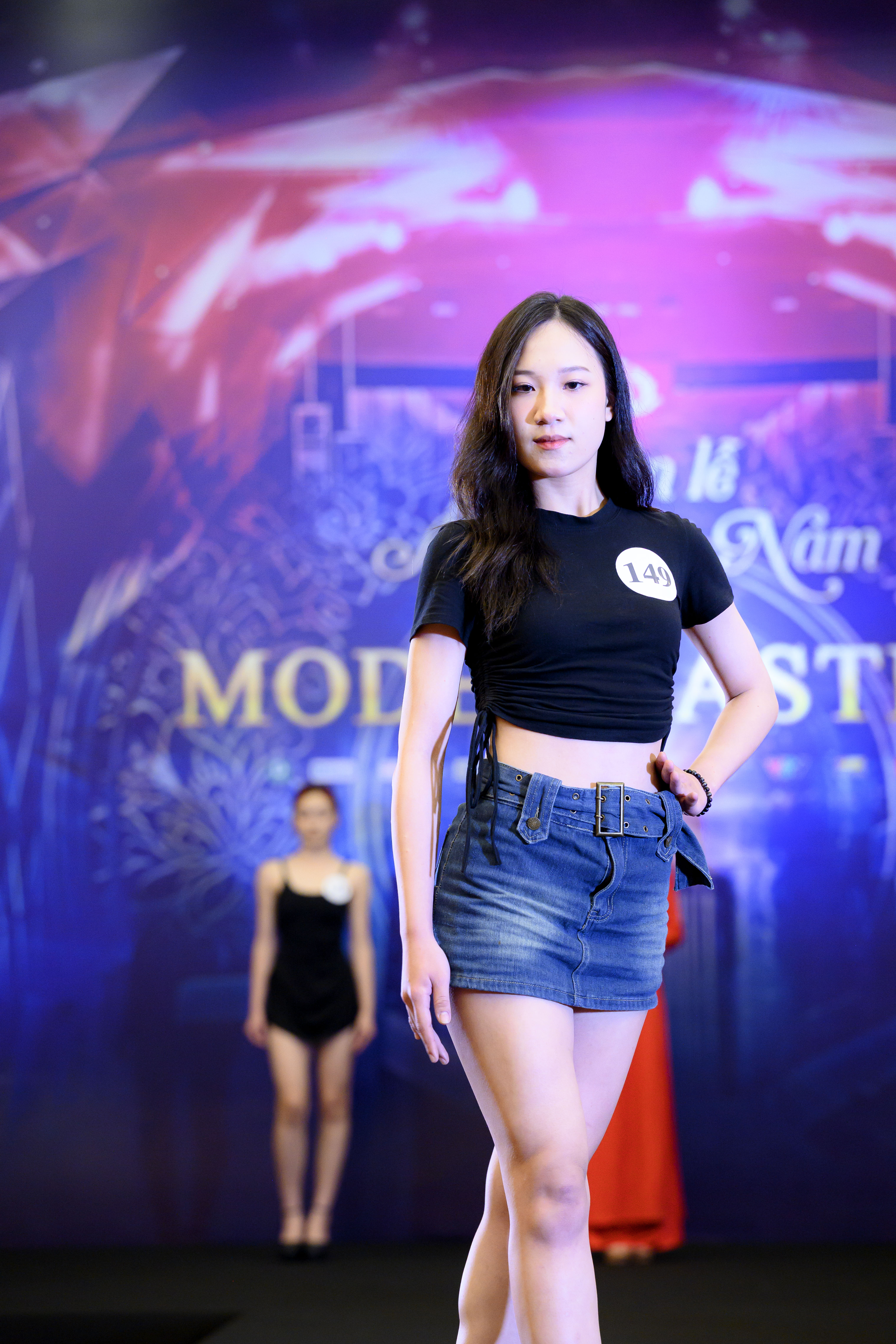 Th&iacute; sinh tại buổi casting người mẫu &ldquo;Hương sắc &Aacute;o d&agrave;i Việt&rdquo; - chương tr&igrave;nh Thời trang &Aacute;o d&agrave;i Nghệ thuật ch&agrave;o mừng &ldquo;Tuần lễ &Aacute;o d&agrave;i Việt Nam 2024&rdquo;