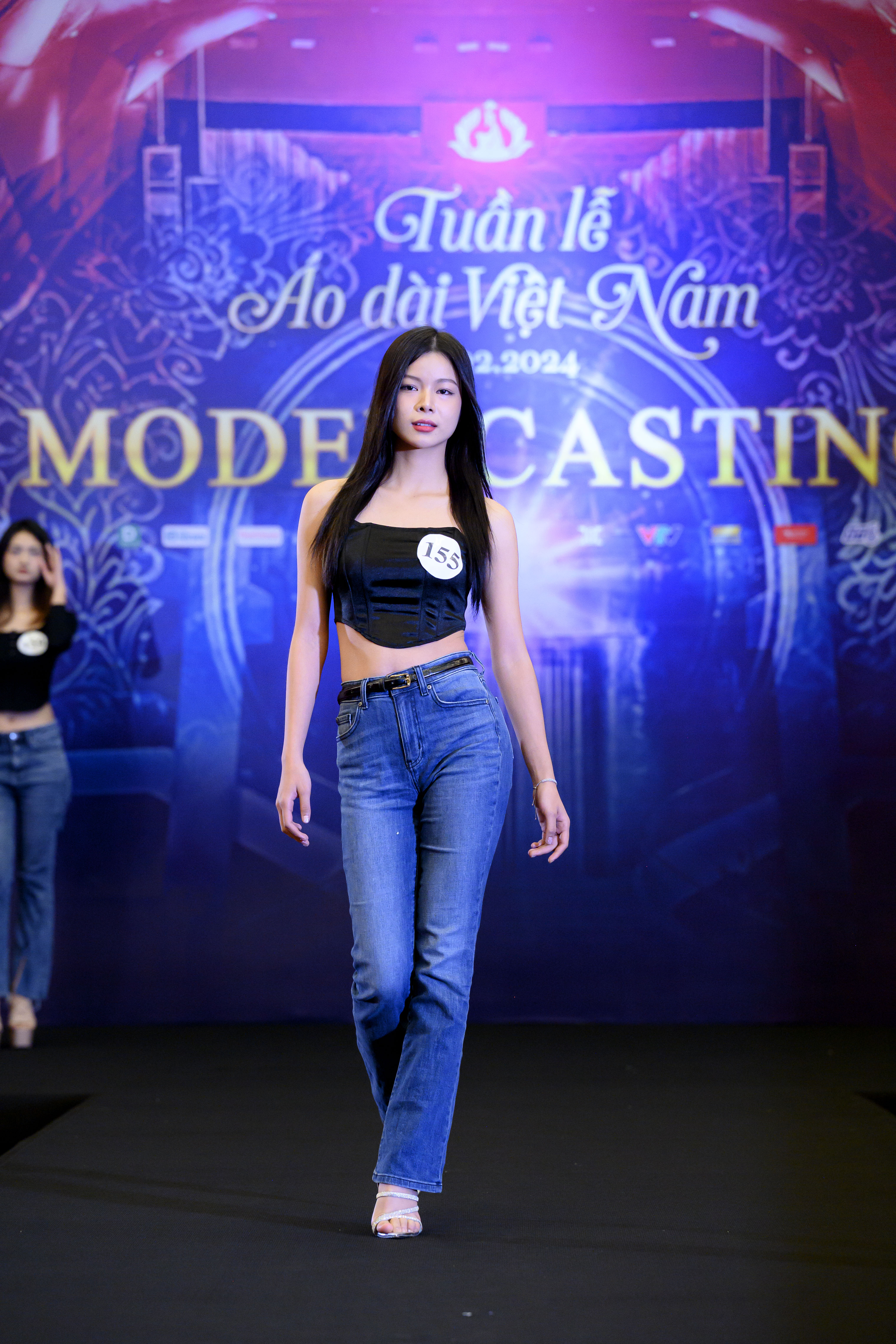 Sự kiện đ&atilde; thu h&uacute;t được đ&ocirc;ng đảo sự ch&uacute; &yacute; của những người mẫu trẻ, tr&agrave;n đầy t&agrave;i năng v&agrave; t&igrave;nh y&ecirc;u cho &aacute;o d&agrave;i