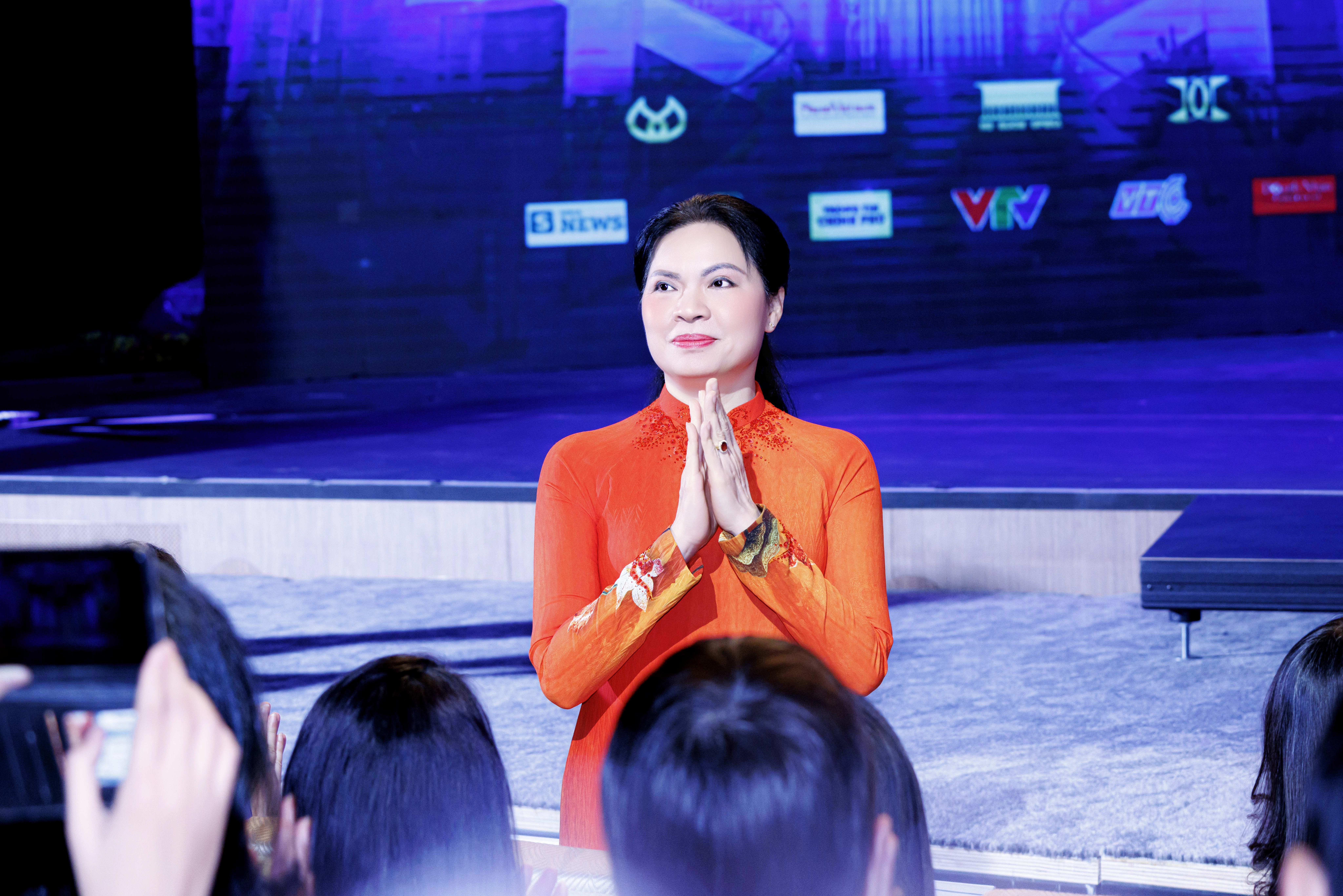 Ph&aacute;t biểu tại sự kiện b&agrave; H&agrave; Thị Nga&nbsp;- Chủ tịch Hội LHPN Việt Nam cho biết: &ldquo;Th&ocirc;ng qua những hoạt động v&agrave; chương tr&igrave;nh &yacute; nghĩa, Hội LHPN Việt Nam mong muốn g&oacute;p phần truyền cảm hứng v&agrave; lan tỏa những th&ocirc;ng điệp &yacute; nghĩa, t&iacute;ch cực về t&igrave;nh y&ecirc;u, l&ograve;ng tự h&agrave;o d&acirc;n tộc, về đất nước, con người v&agrave; &aacute;o d&agrave;i Việt Nam đến đ&ocirc;ng đảo c&ocirc;ng ch&uacute;ng. Đồng thời, g&oacute;p phần để c&aacute;c gi&aacute; trị của &aacute;o d&agrave;i sớm được c&ocirc;ng nhận l&agrave; di sản văn h&oacute;a phi vật thể cấp quốc gia v&agrave; xa hơn nữa l&agrave; di sản văn h&oacute;a&nbsp;thế giới&rdquo;.