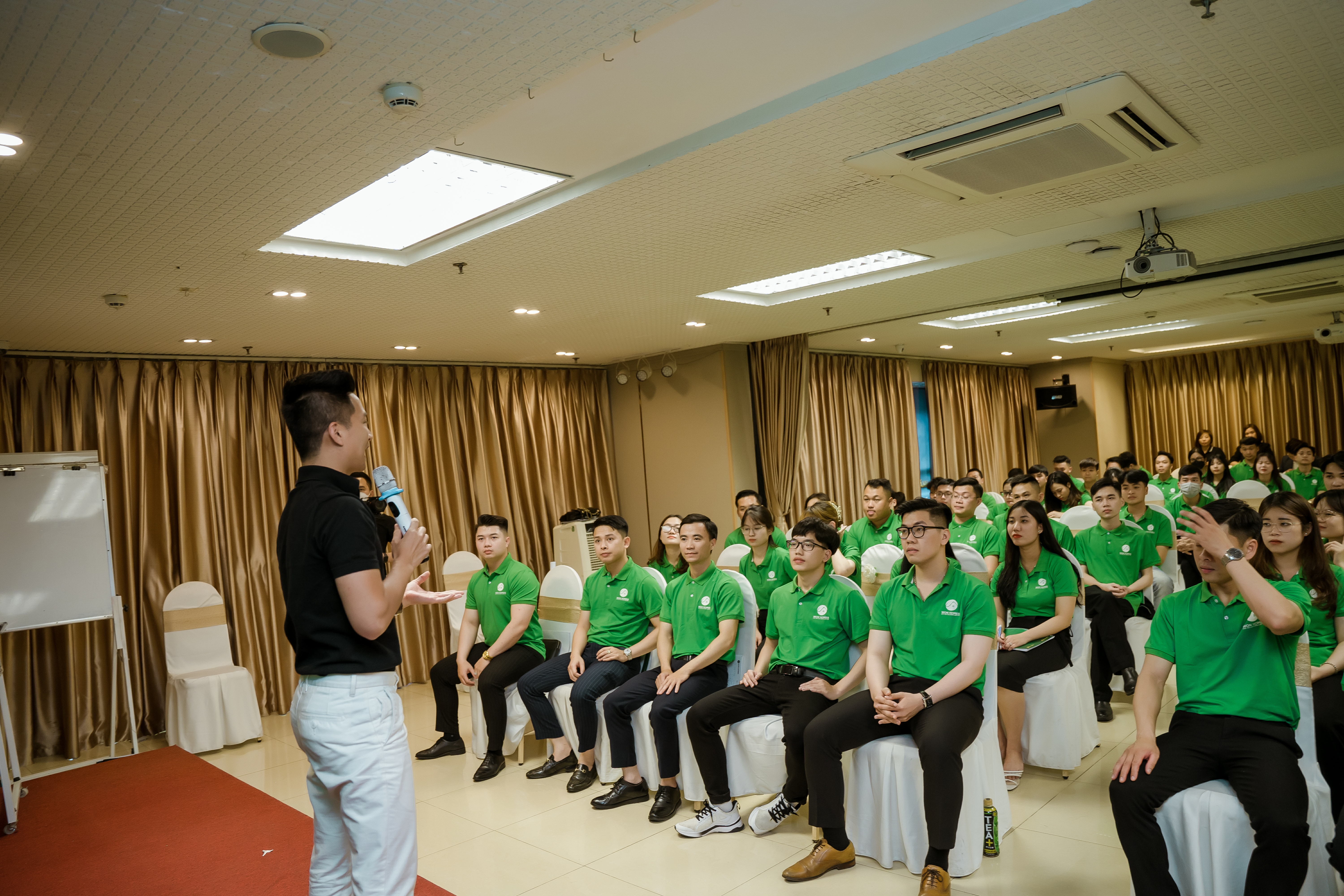 Hoạt động đ&agrave;o tạo được tổ chức thường ni&ecirc;n cho nh&acirc;n sự.
