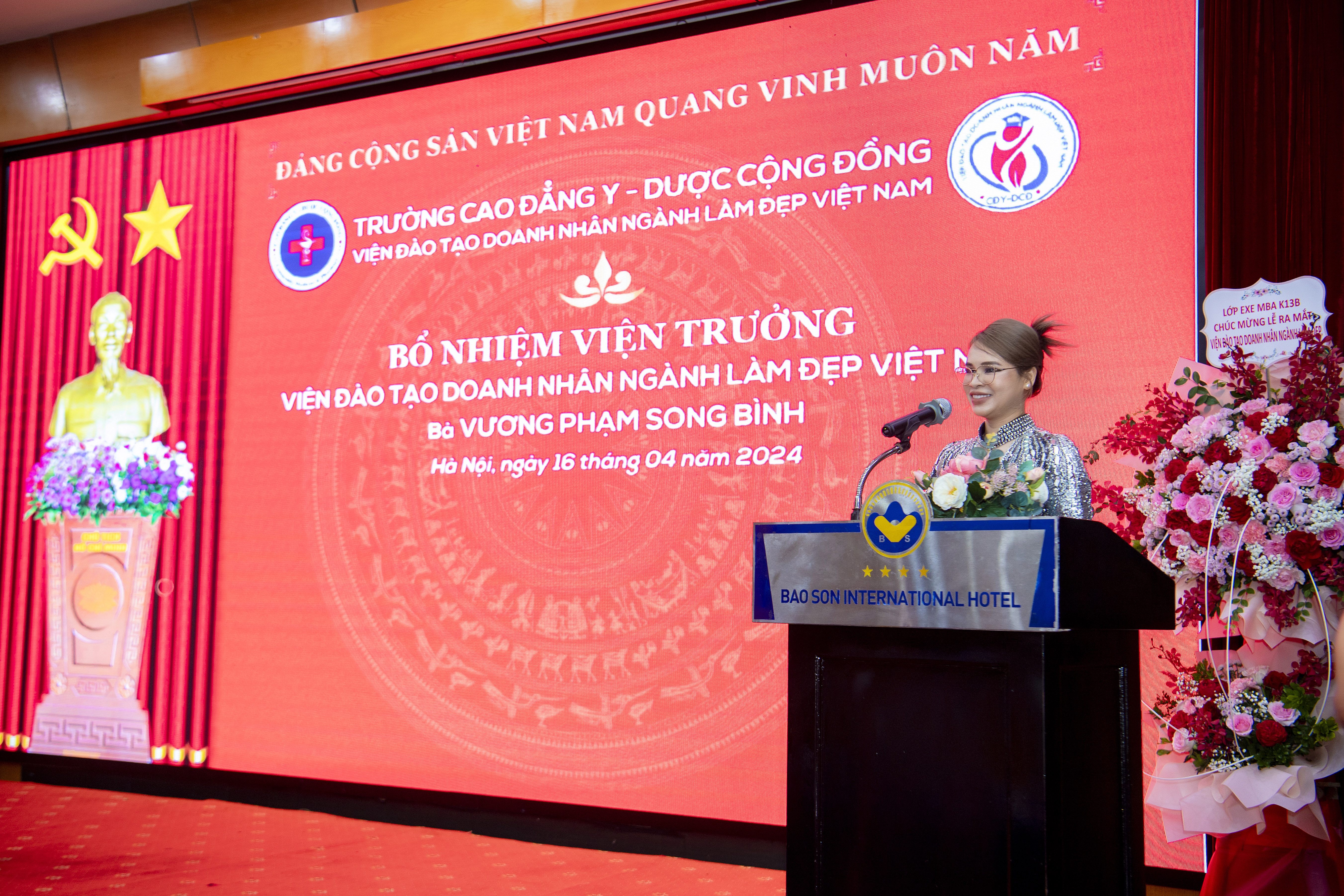 B&agrave; Vương Phạm Song B&igrave;nh, Viện trưởng&nbsp;Viện Đ&agrave;o Tạo Doanh Nh&acirc;n Ng&agrave;nh L&agrave;m Đẹp Việt Nam